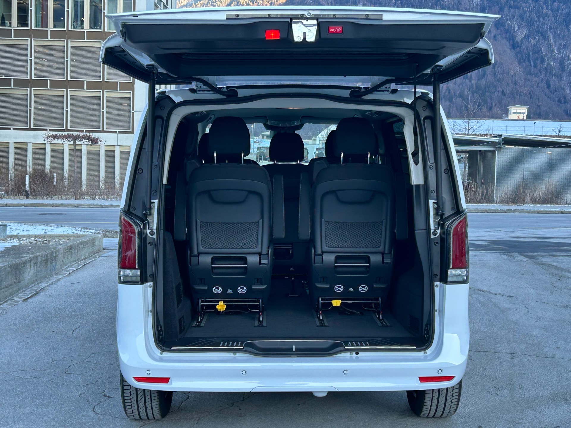 MERCEDES-BENZ V 250 d STYLE Kompakt 4MATIC-image-11