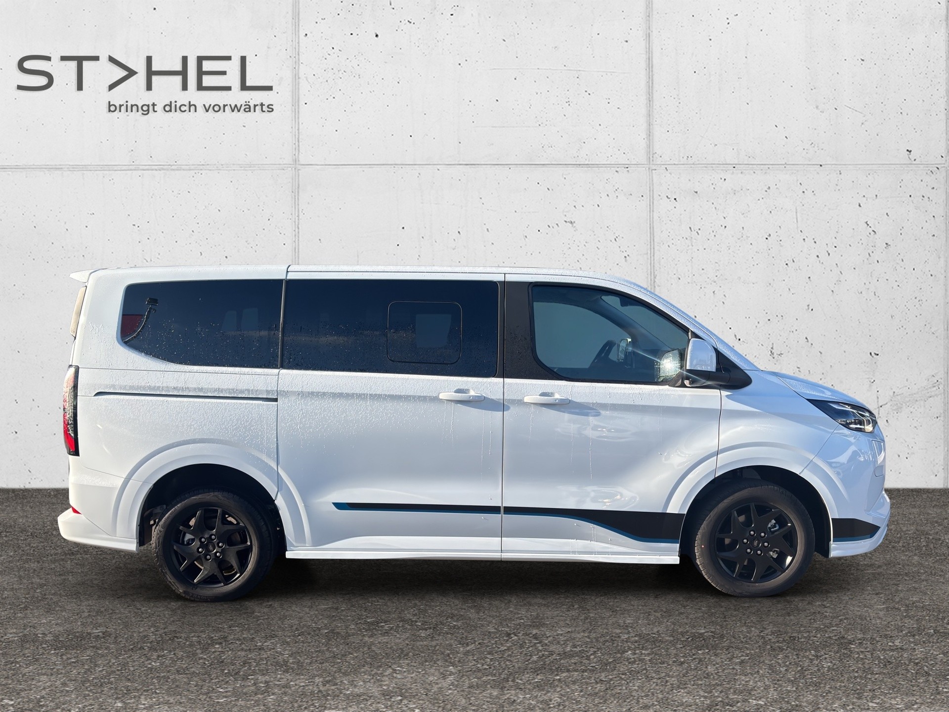 FORD Tourneo C Bus 340 L1 2.5 Duratec 233 Sport PHEV-showroom-element-2