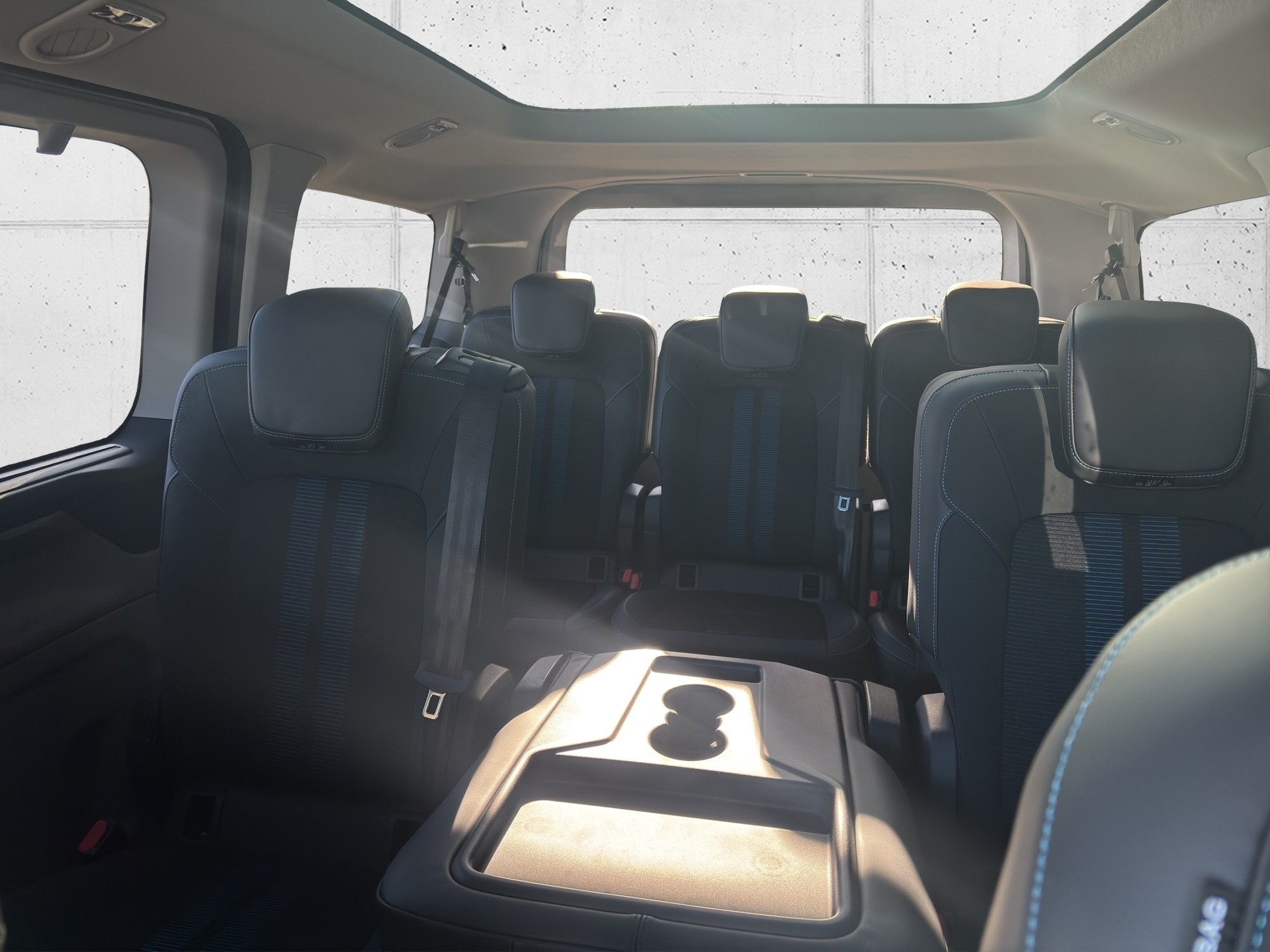 FORD Tourneo C Bus 340 L1 2.5 Duratec 233 Sport PHEV-image-9