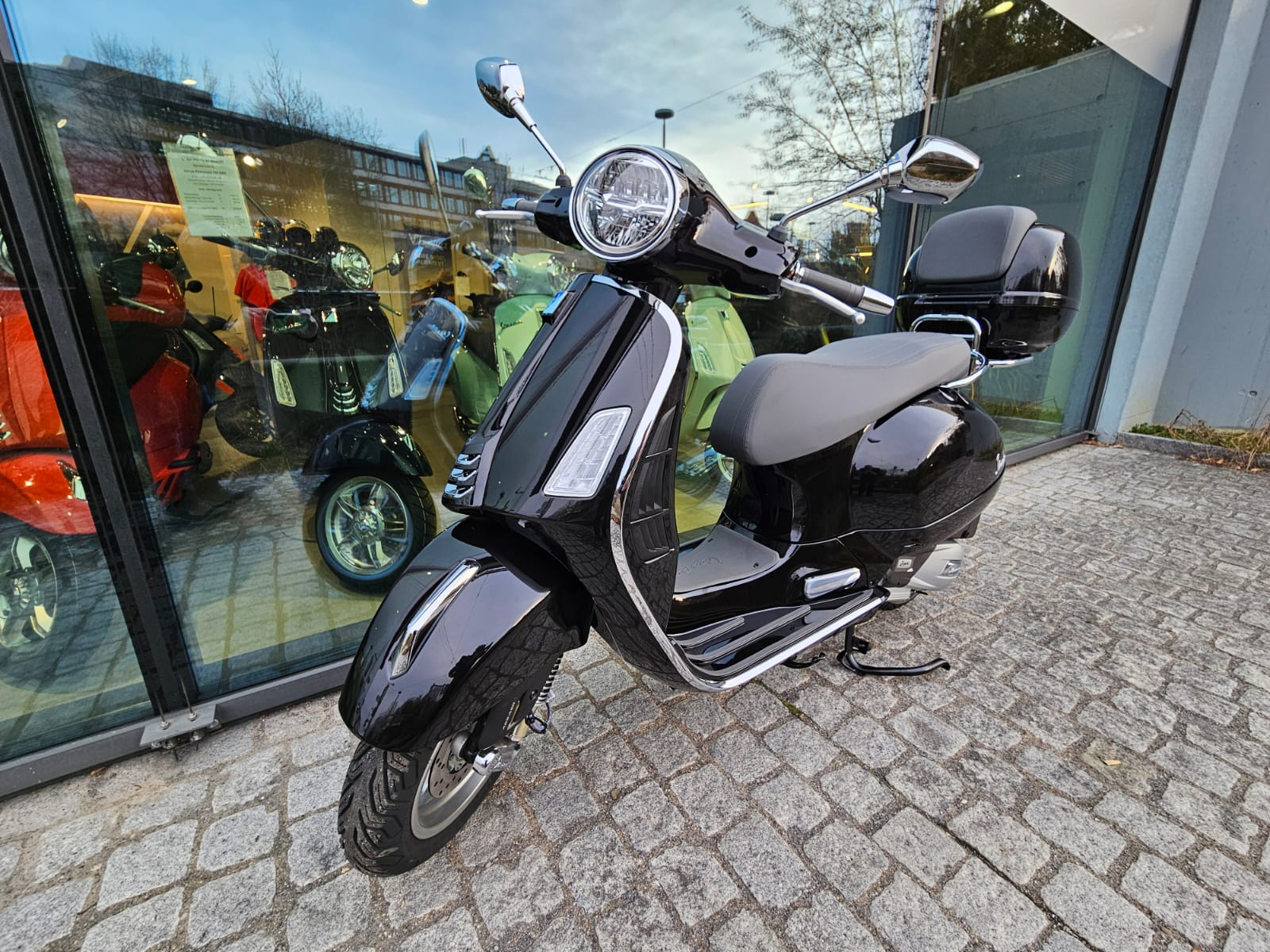 PIAGGIO Piaggio Vespa GTS 125 E5+-image-4