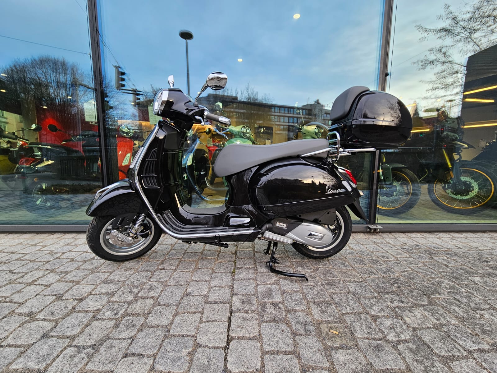 PIAGGIO Piaggio Vespa GTS 125 E5+-image-2