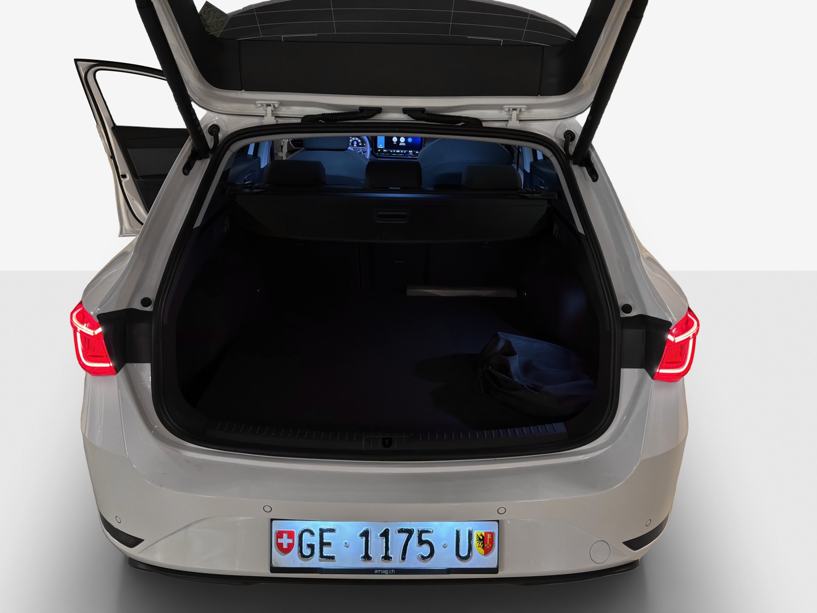 SEAT Leon ST 1.5 eHybrid pHEV DSG Business Edition-image-12