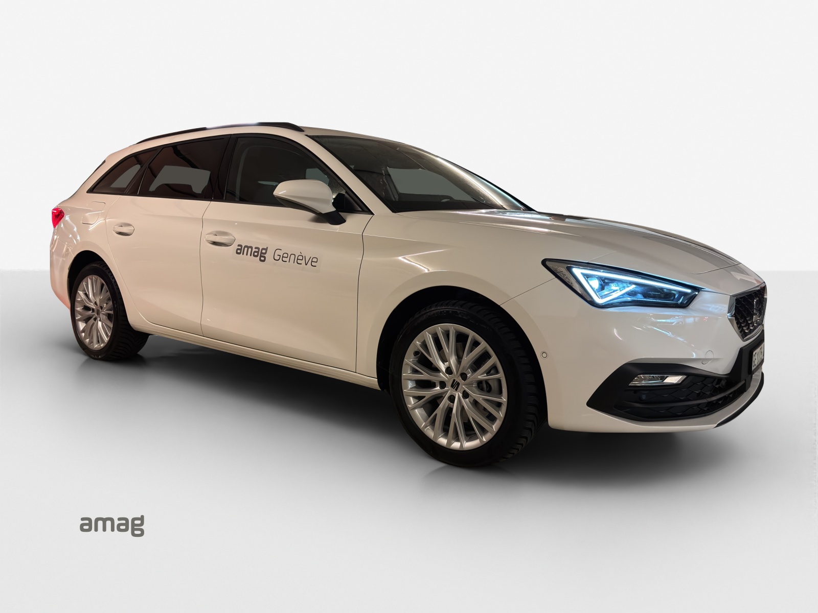 SEAT Leon ST 1.5 eHybrid pHEV DSG Business Edition-image-5