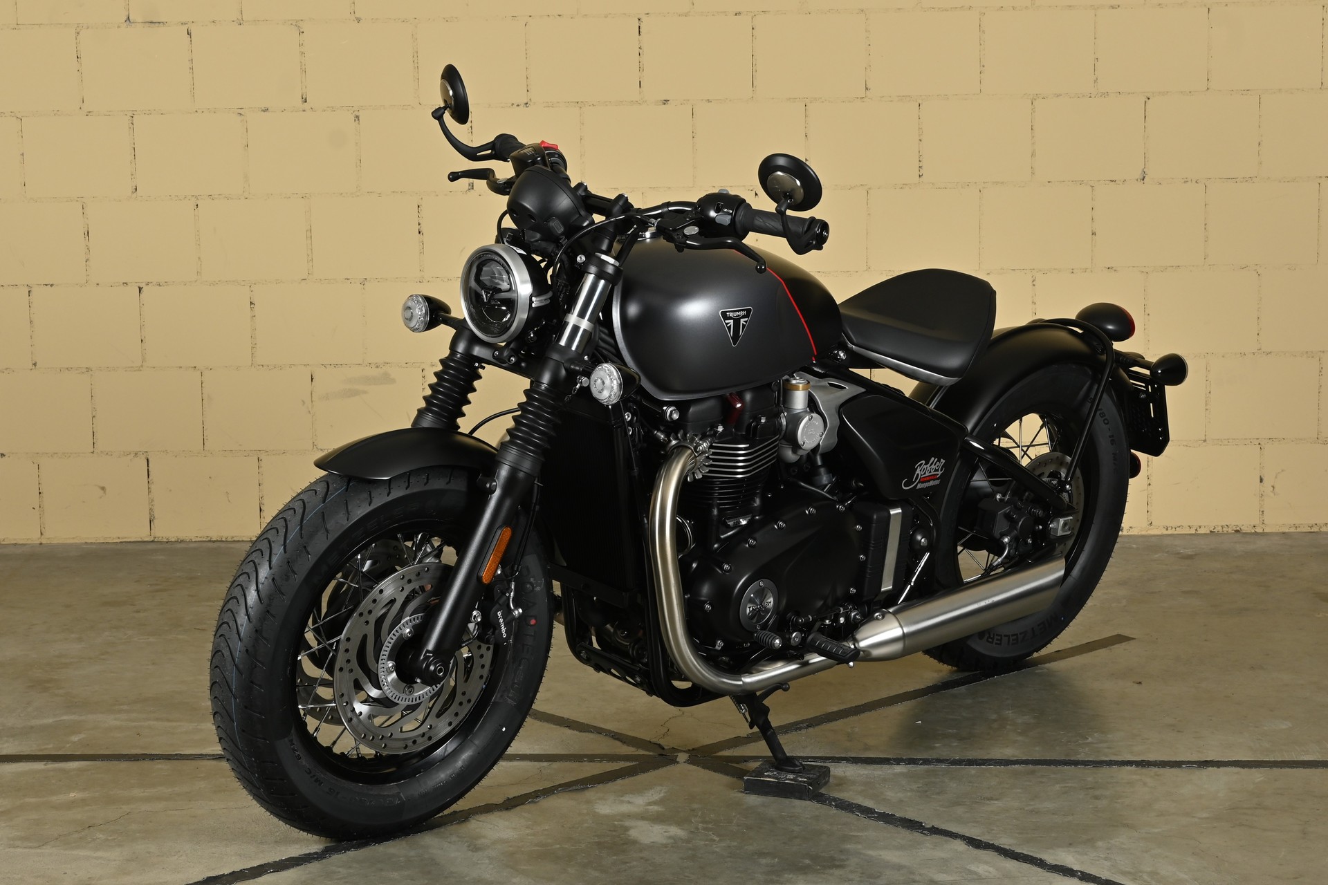 TRIUMPH Bobber 1200-image-2