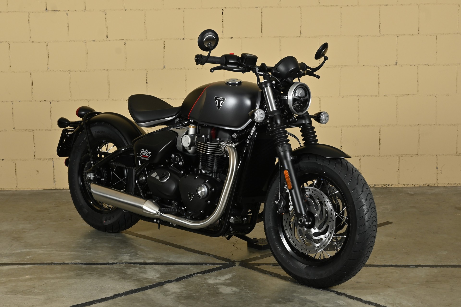 TRIUMPH Bobber 1200-image-1
