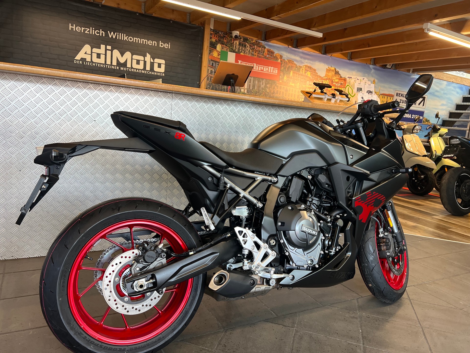 SUZUKI GSX-8R-image-2