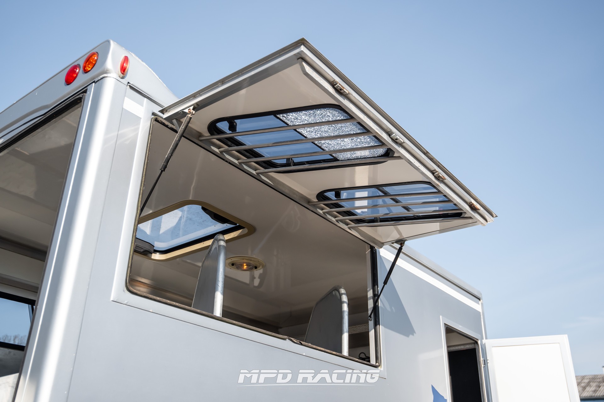 RENAULT Maxity Pferde Transporter / Selbstfahrer-image-8