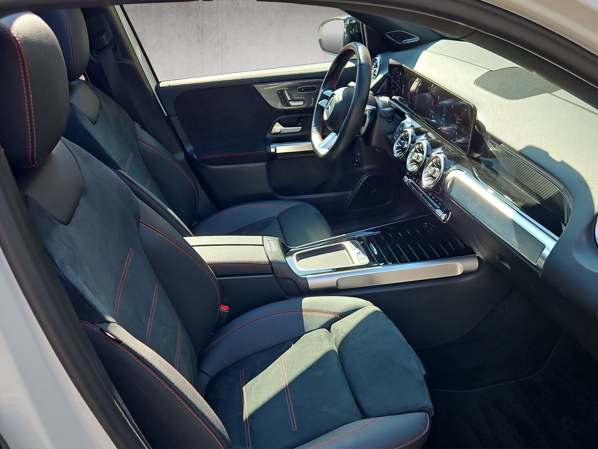 MERCEDES-BENZ GLB 220 AMG Line 4matic-image-9