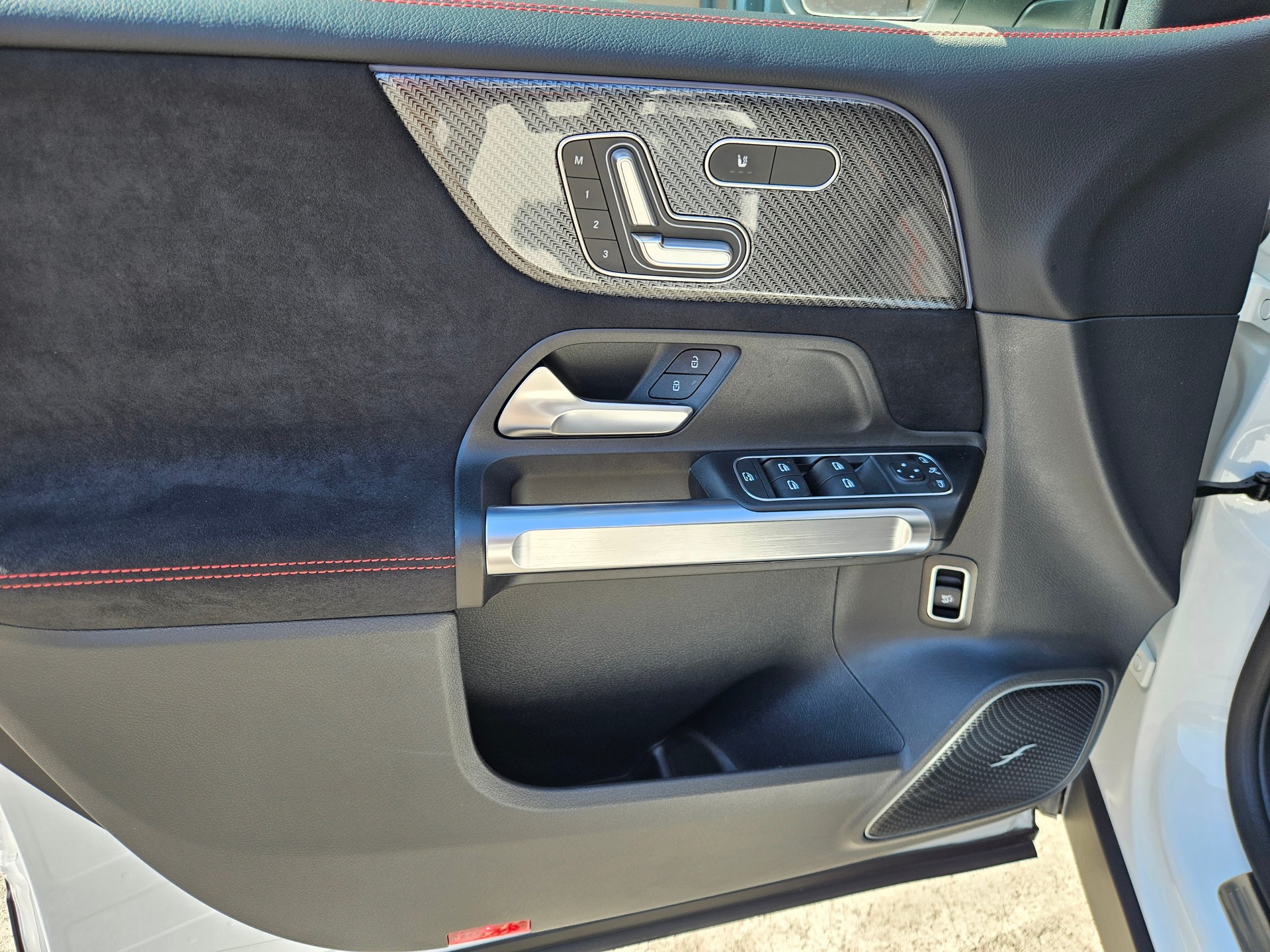 MERCEDES-BENZ GLB 220 AMG Line 4matic-image-11