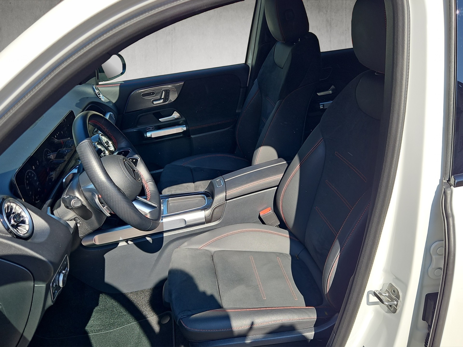 MERCEDES-BENZ GLB 220 AMG Line 4matic-image-8