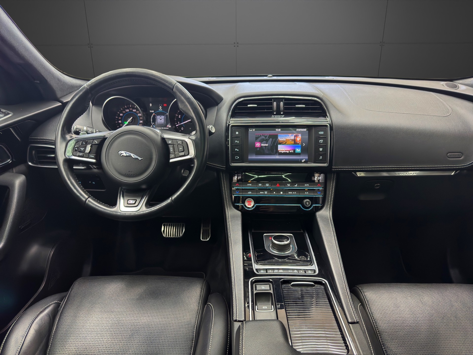 JAGUAR F-Pace 3.0 V6 S AWD Automatik-image-11
