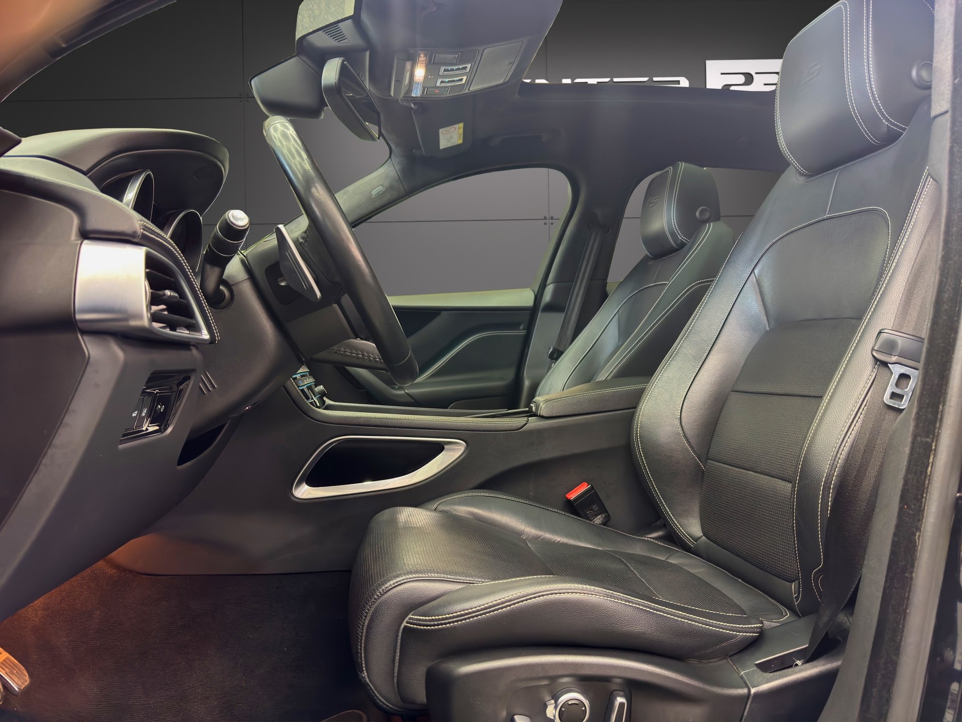 JAGUAR F-Pace 3.0 V6 S AWD Automatik-image-8
