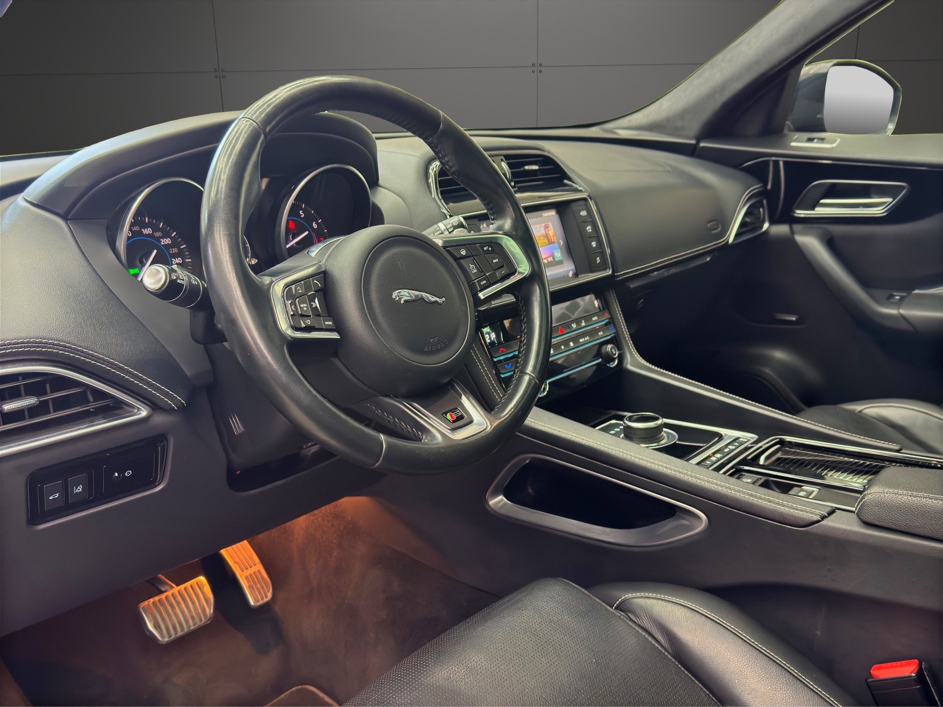 JAGUAR F-Pace 3.0 V6 S AWD Automatik-image-9