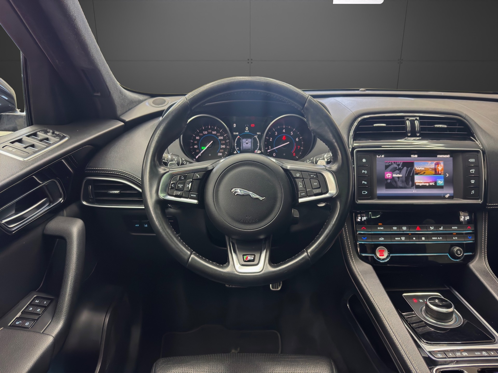 JAGUAR F-Pace 3.0 V6 S AWD Automatik-image-10