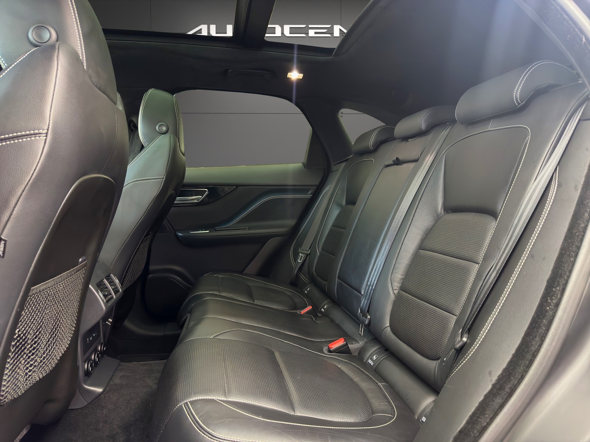 JAGUAR F-Pace 3.0 V6 S AWD Automatik-image-15