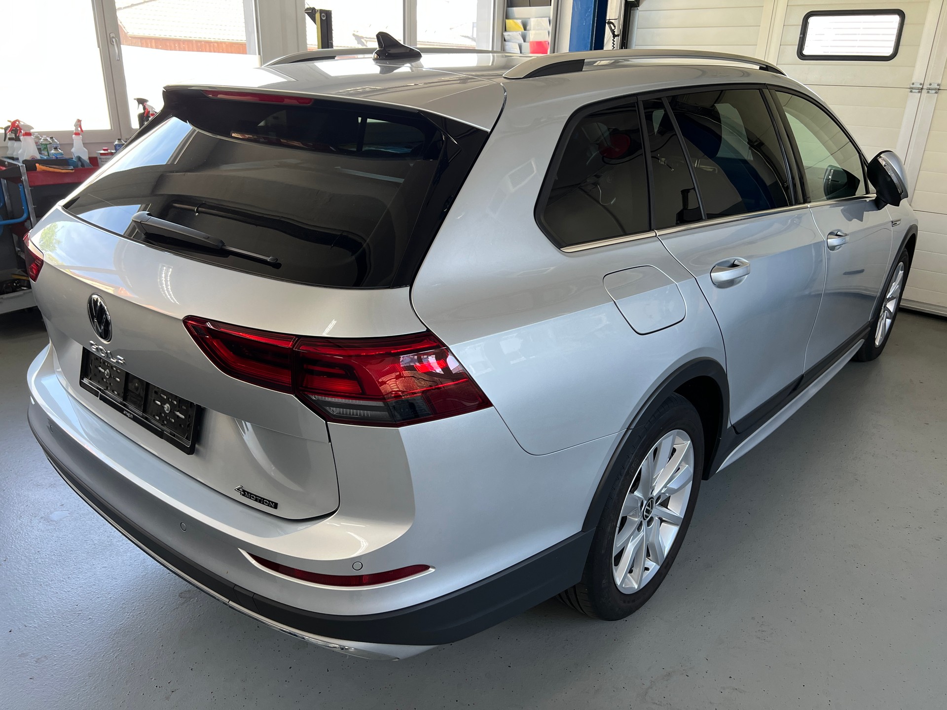 VW Golf 2.0 TDI Alltrack DSG 4Motion-image-3