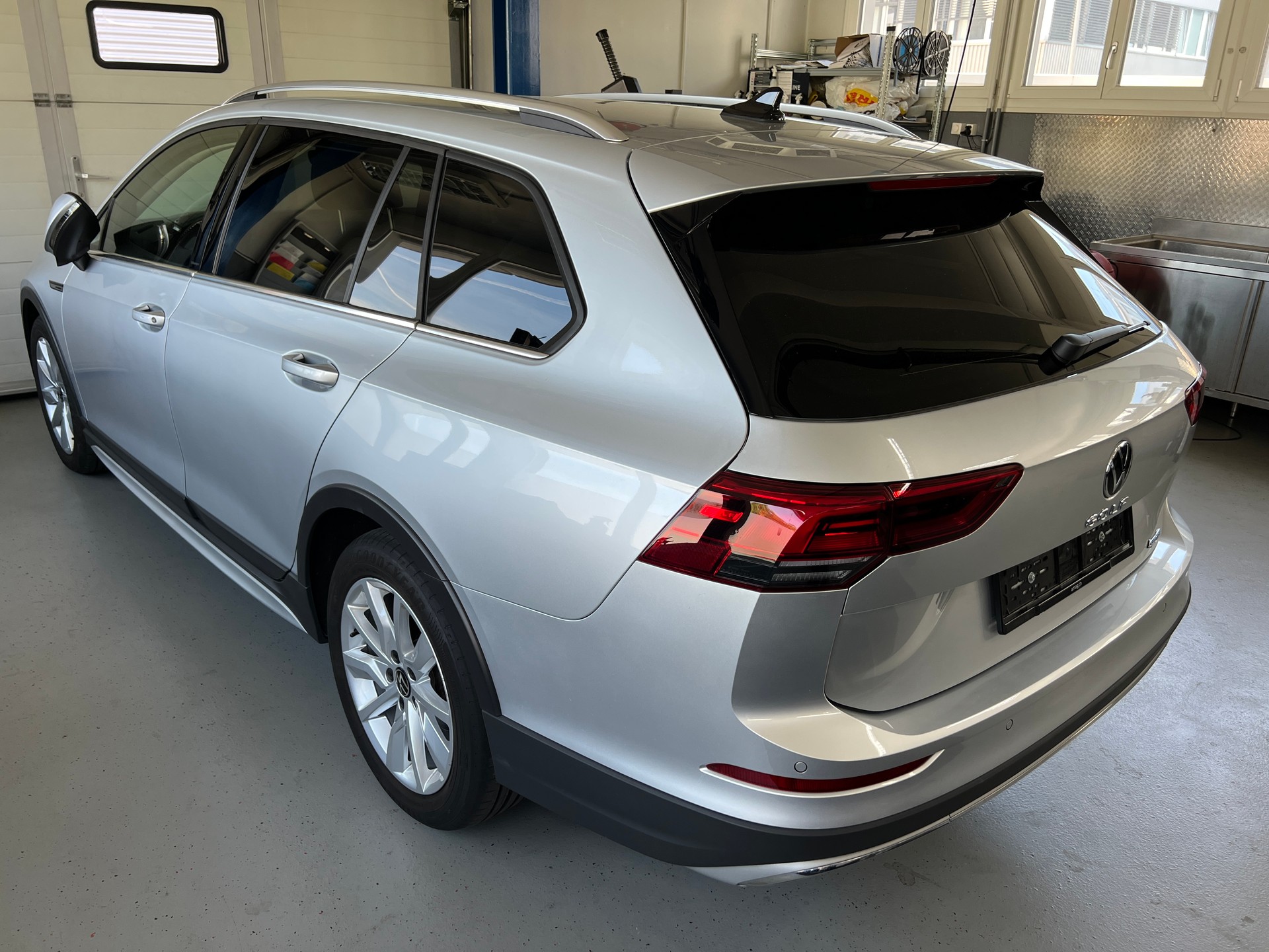 VW Golf 2.0 TDI Alltrack DSG 4Motion-image-2