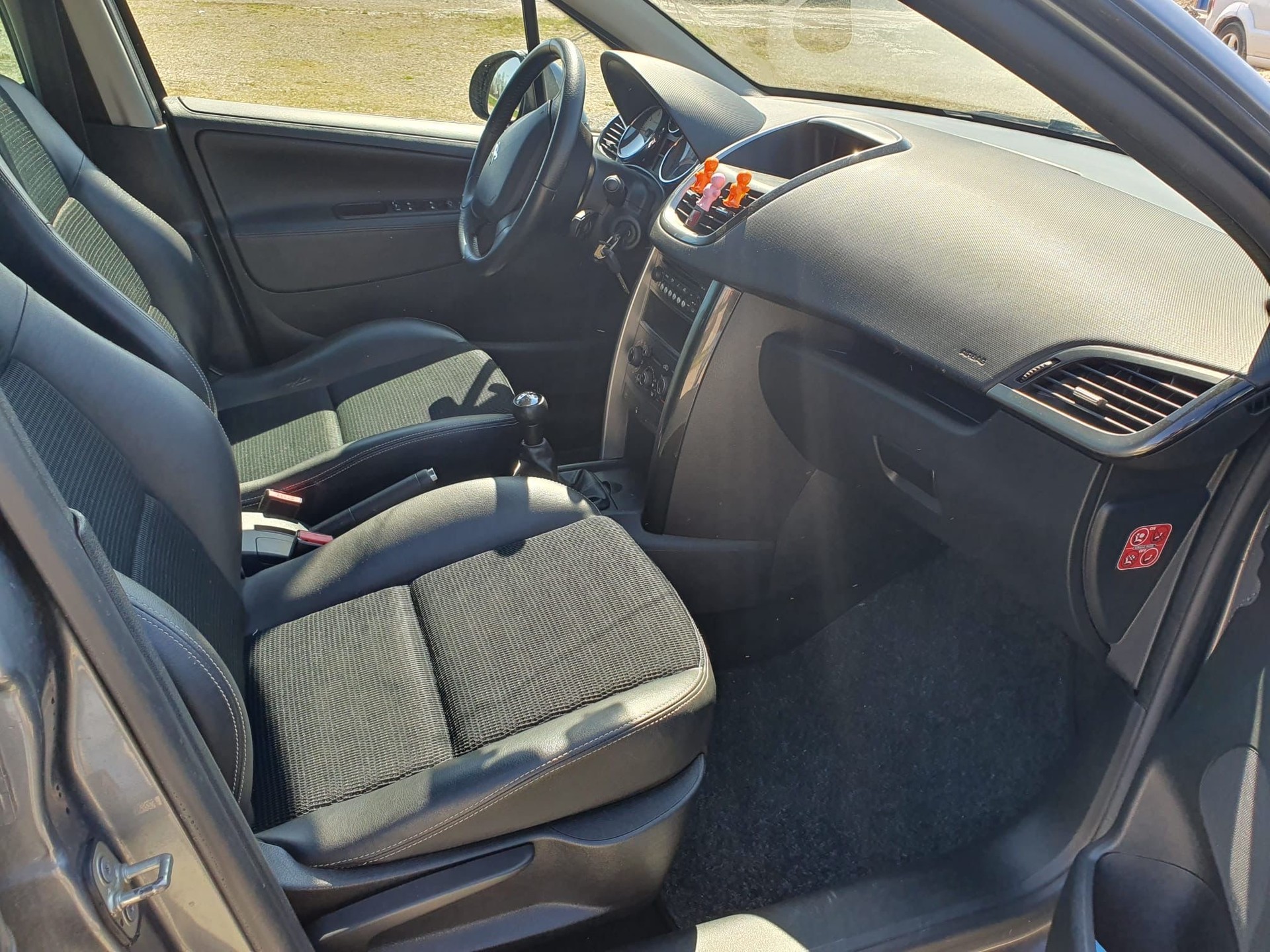 PEUGEOT 207 SW 1.6 16V Active-image-8