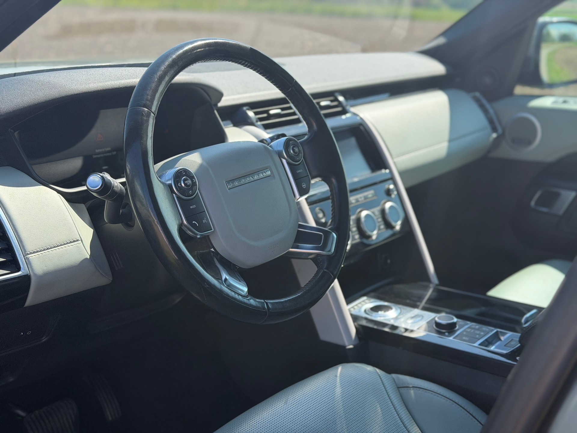 LAND ROVER Discovery 3.0 Si6 HSE Luxury Automatic-image-8