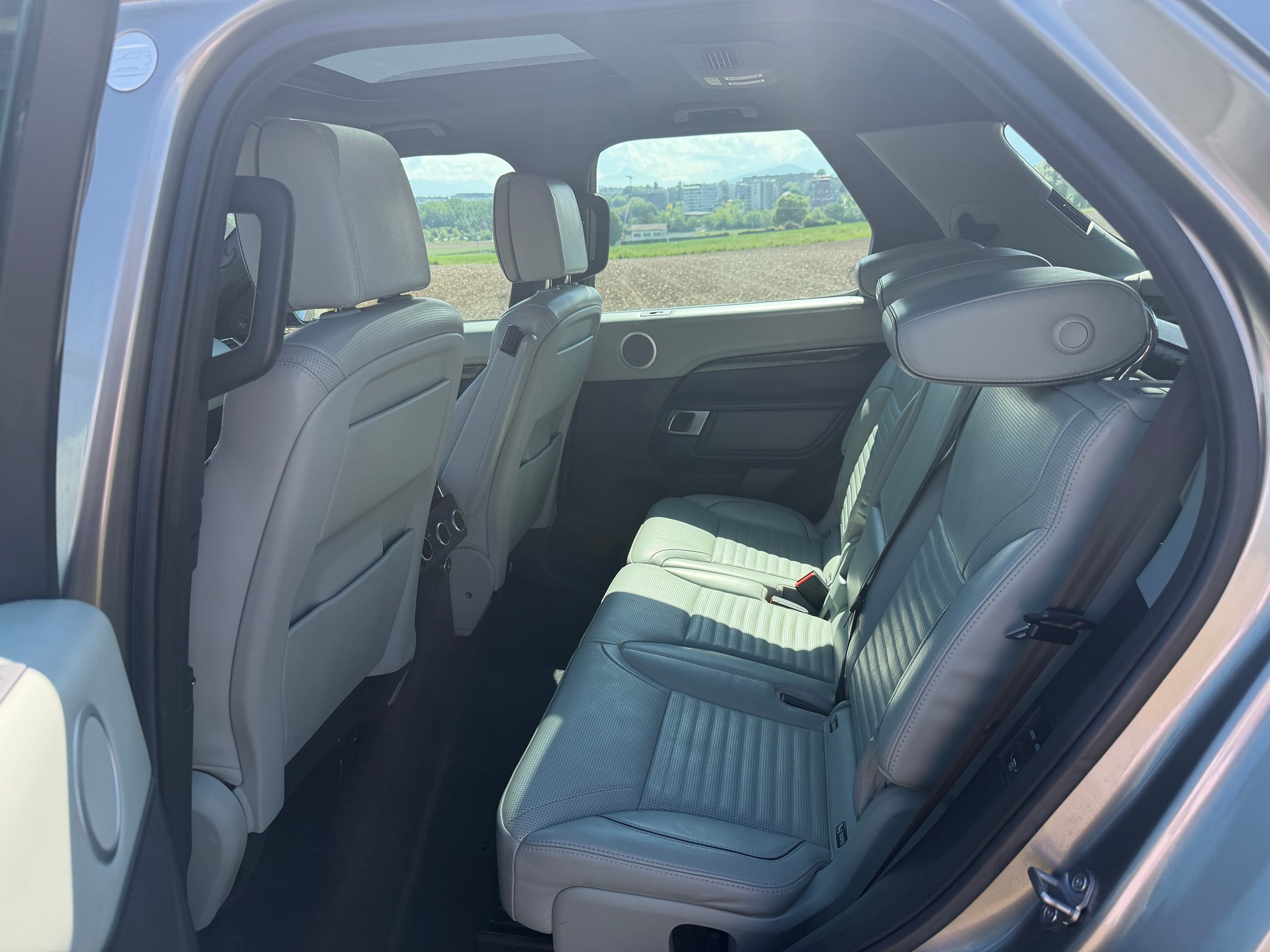 LAND ROVER Discovery 3.0 Si6 HSE Luxury Automatic-image-11
