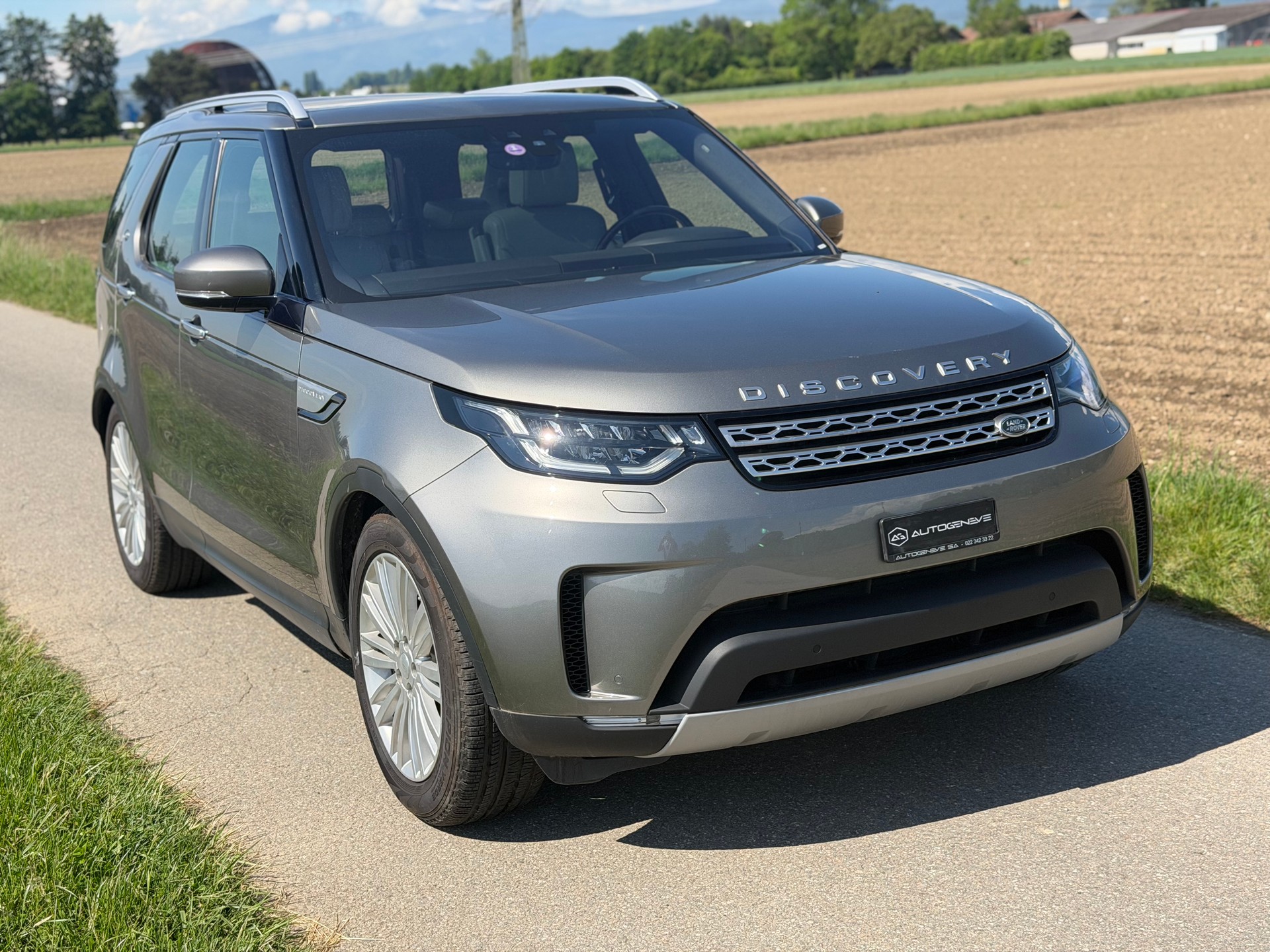 LAND ROVER Discovery 3.0 Si6 HSE Luxury Automatic-image-2