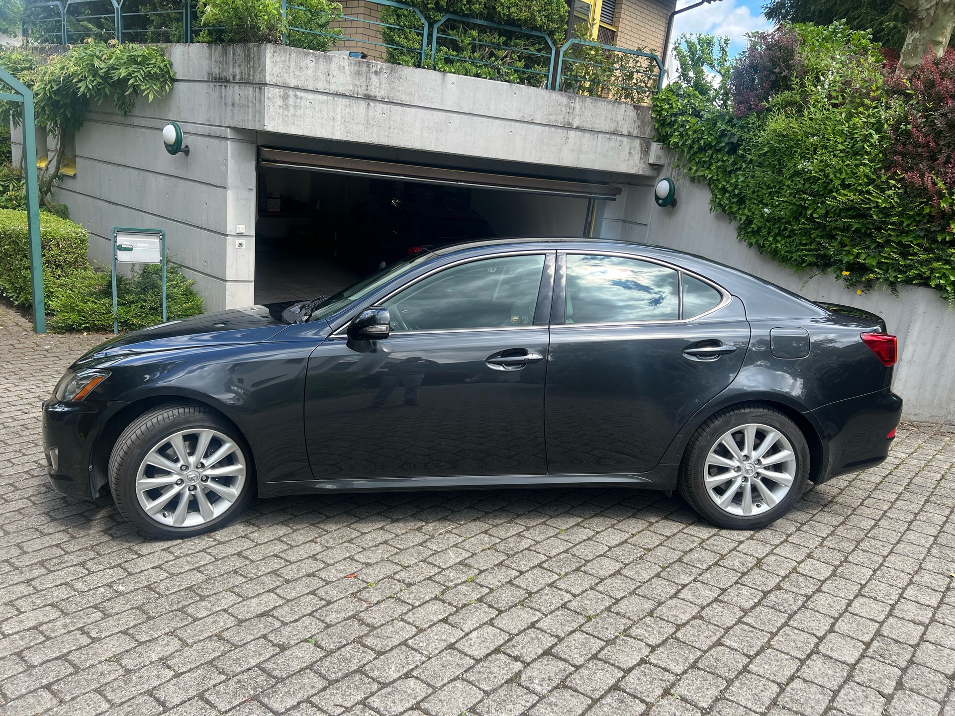 LEXUS 250 Edition-image-2