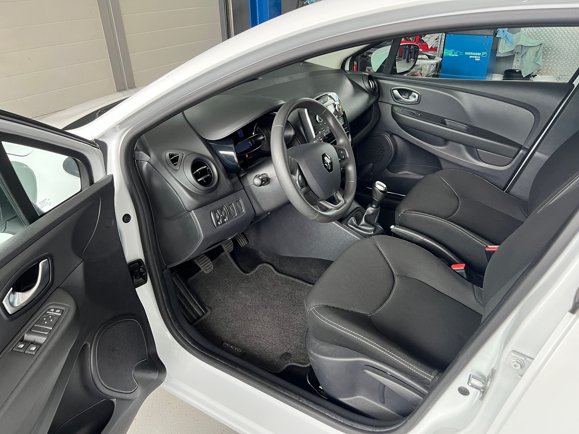 RENAULT Clio 1.2 16V Zen-image-5