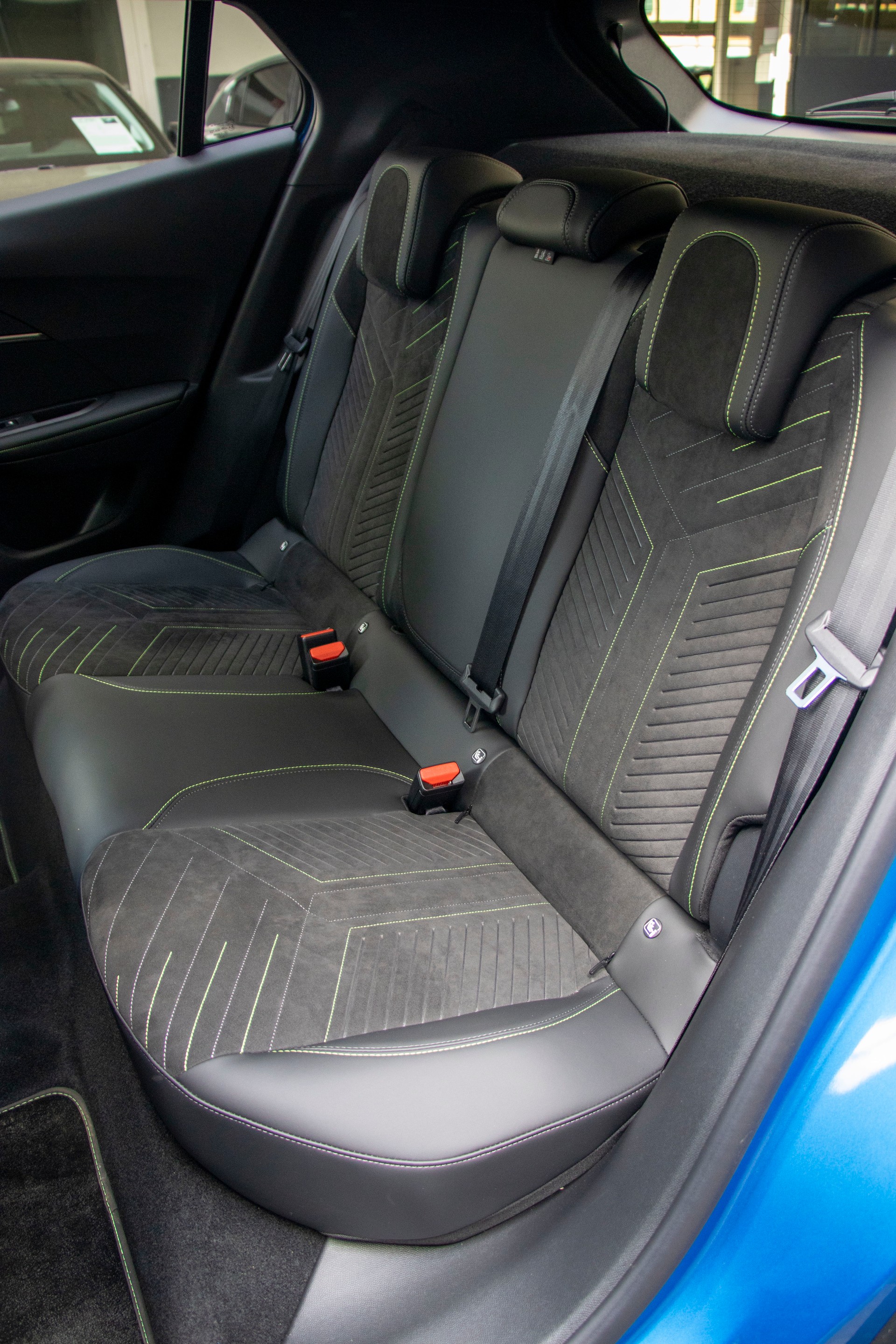 PEUGEOT 2008 1.2 PureTech GT-image-8