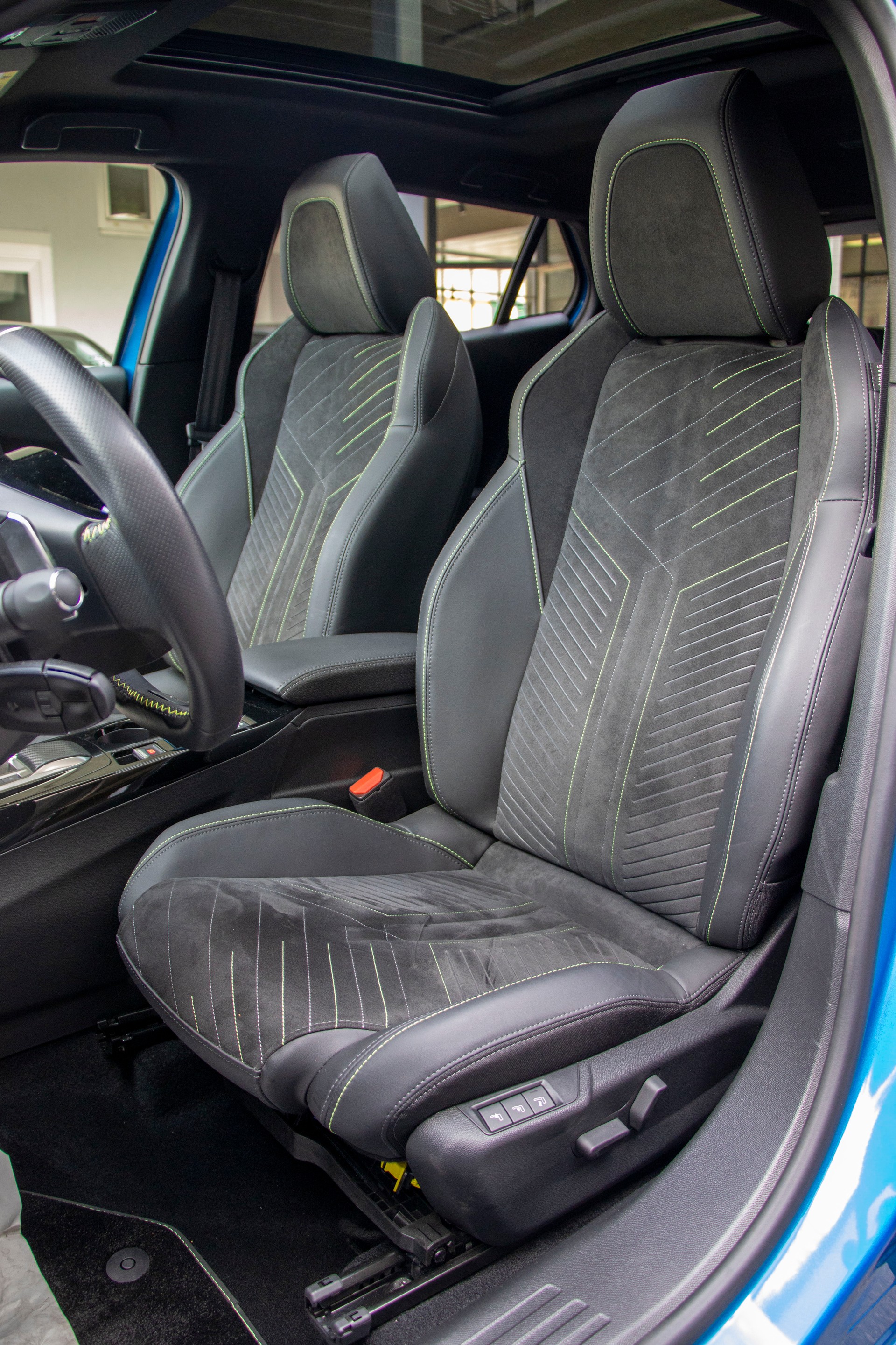 PEUGEOT 2008 1.2 PureTech GT-image-5