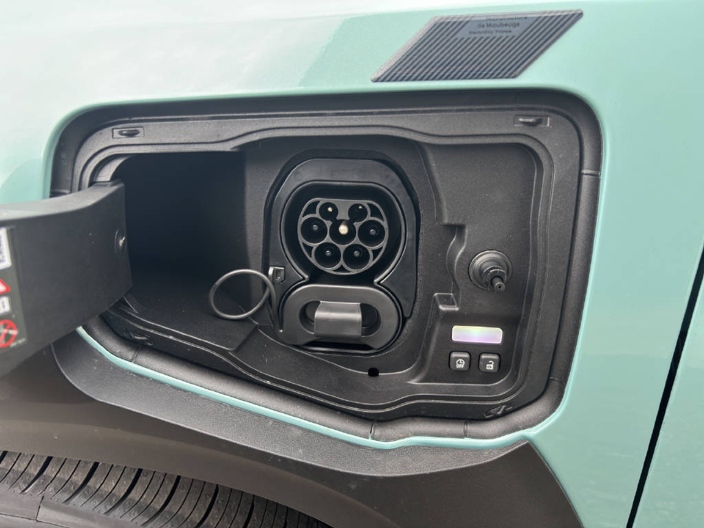 RENAULT R4 E-Tech Comfort Range iconic-image-12