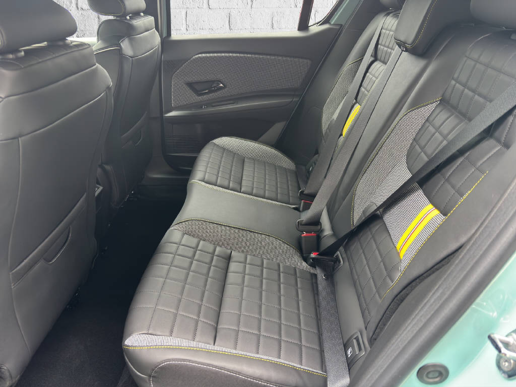 RENAULT R4 E-Tech Comfort Range iconic-image-10