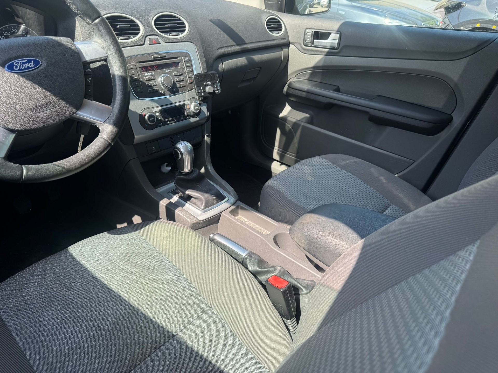 FORD Focus 1.8i Ghia-image-4