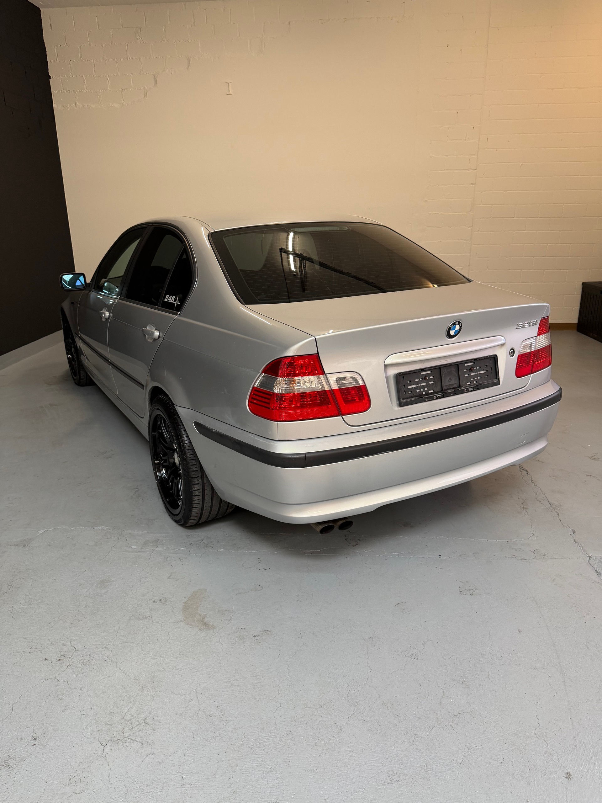 BMW 325i ***CH-Fahrzeug***-showroom-element-3
