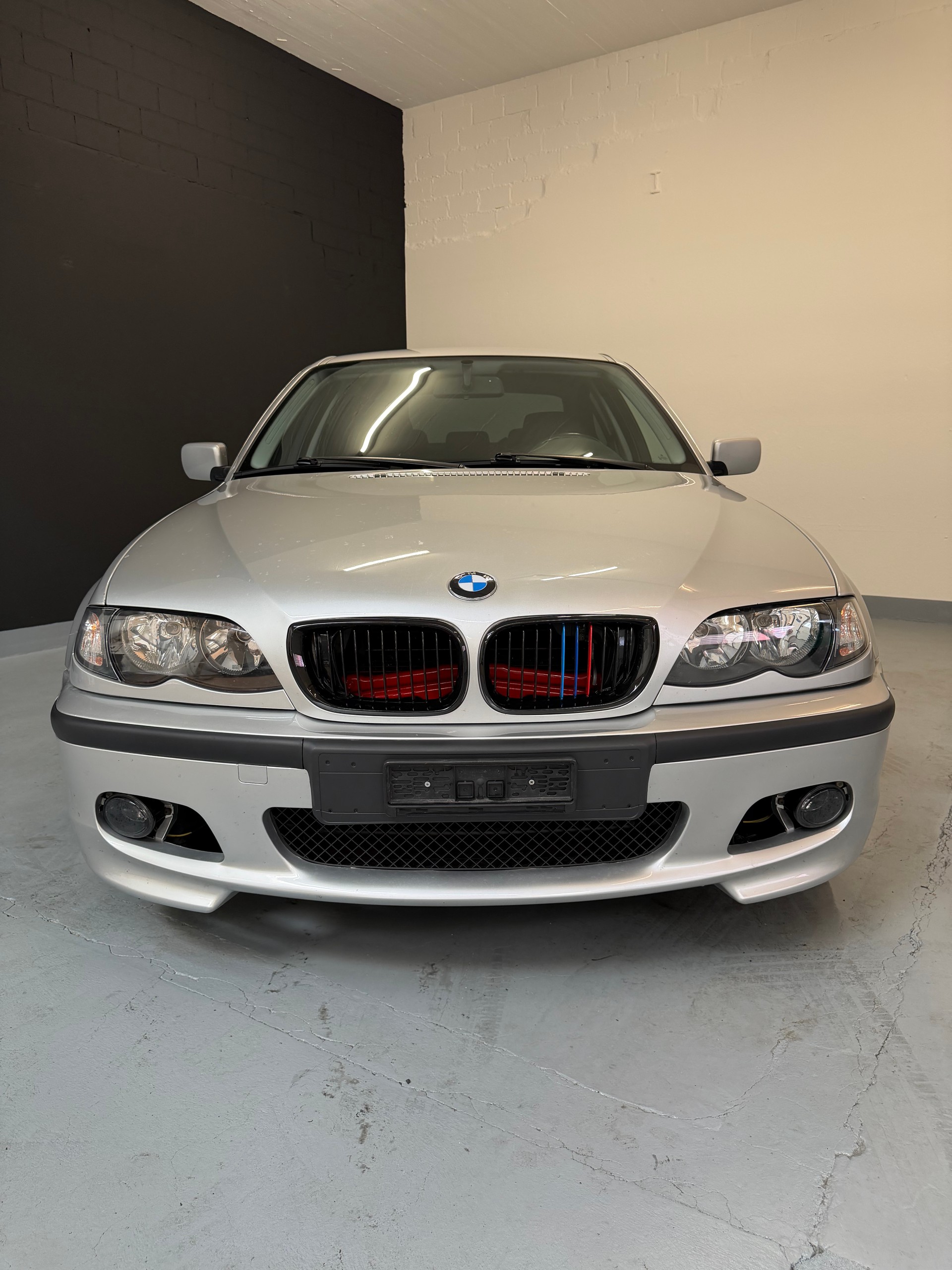 BMW 325i ***CH-Fahrzeug***-showroom-element-1
