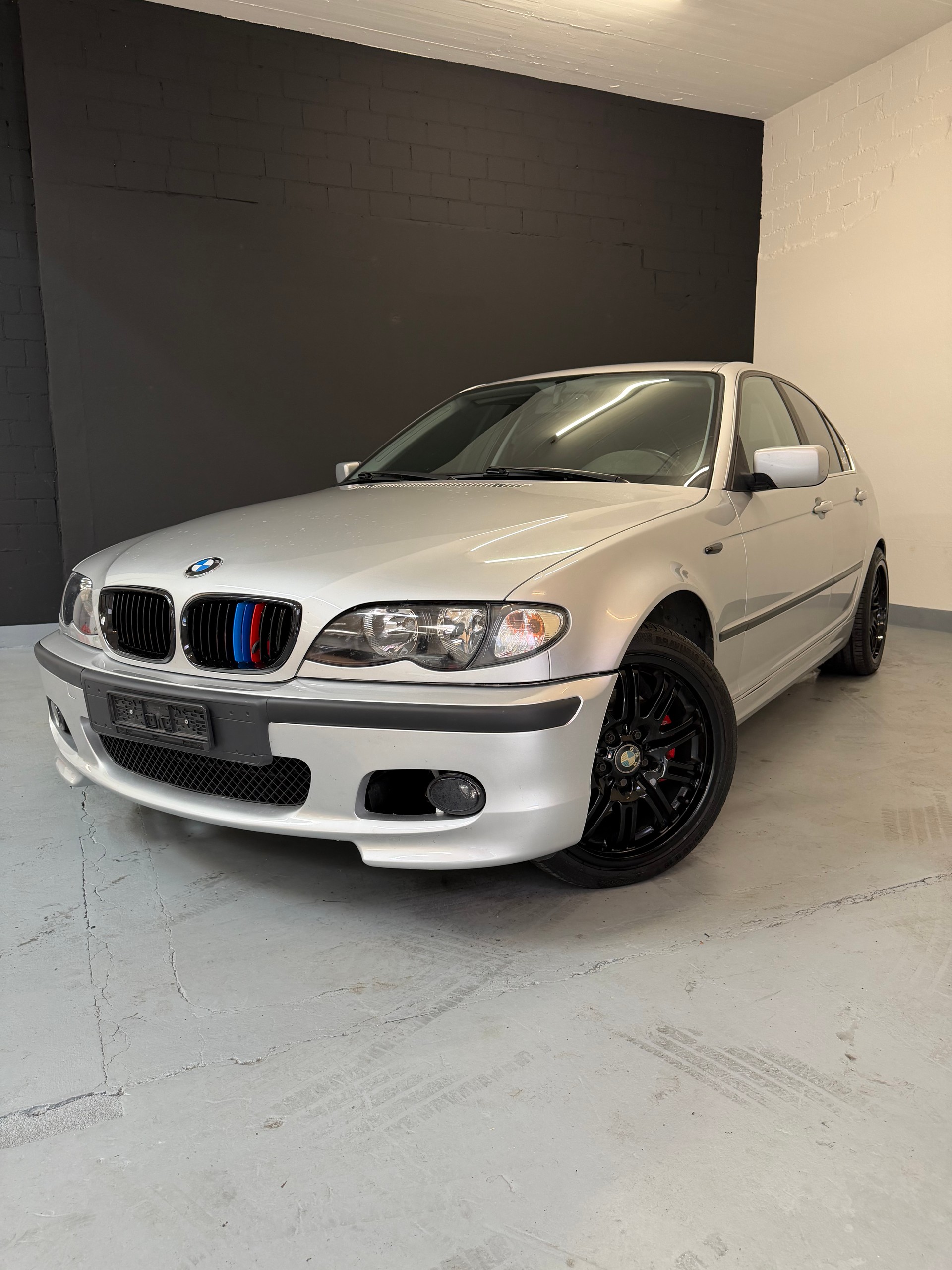 BMW 325i ***CH-Fahrzeug***-showroom-element-2