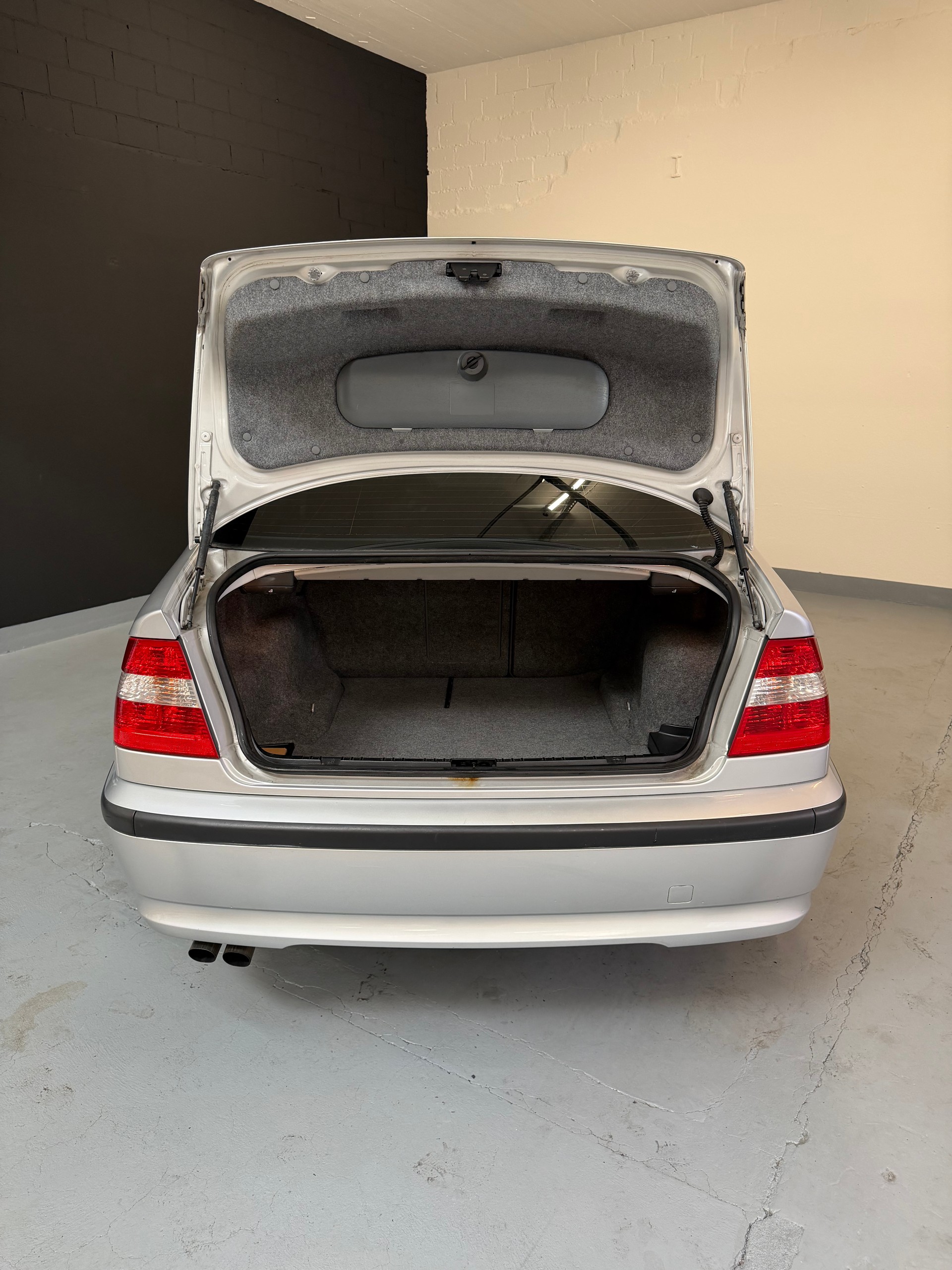 BMW 325i ***CH-Fahrzeug***-image-5