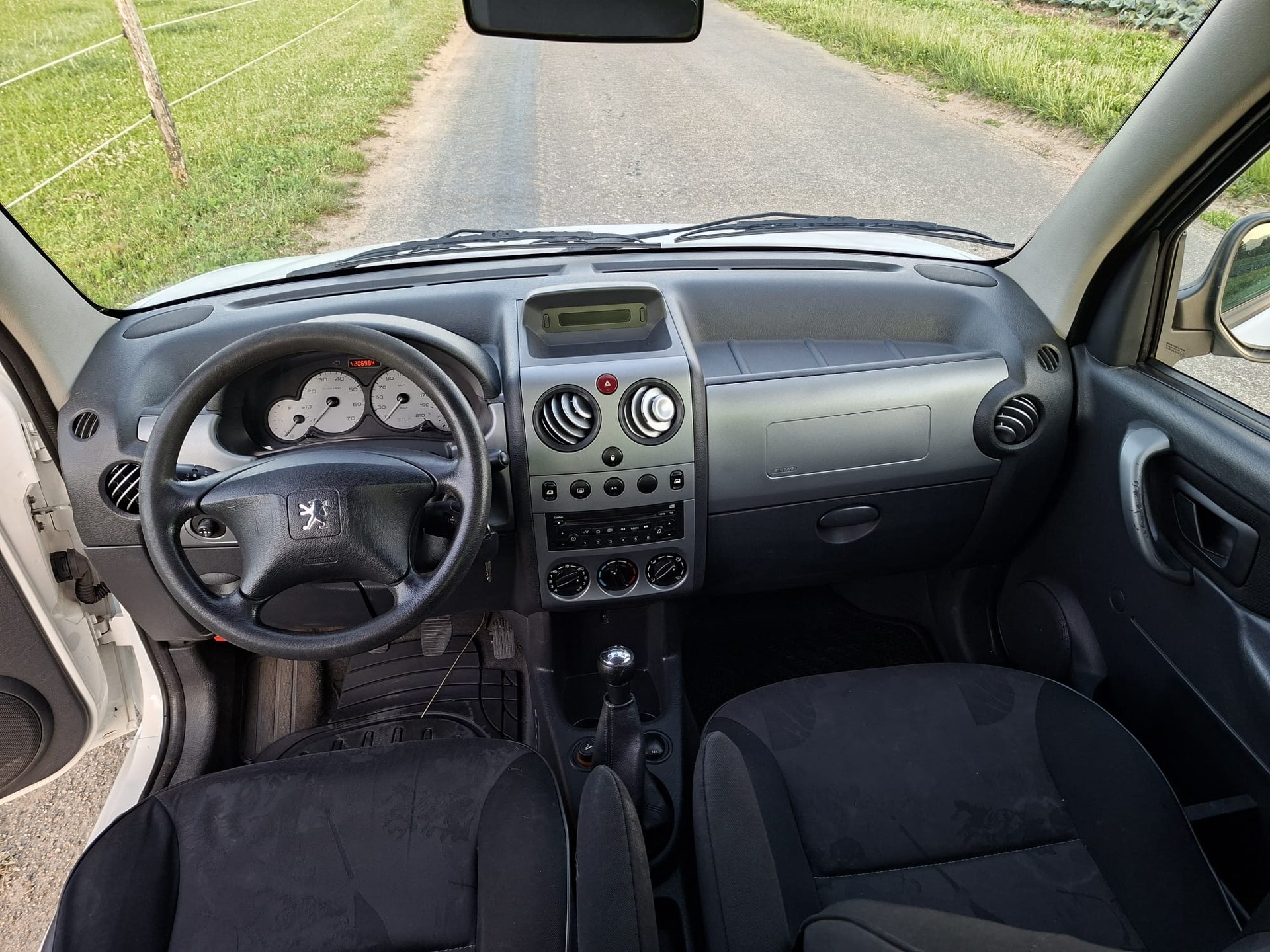 PEUGEOT Partner 1.6 HDI XT Plus-image-8
