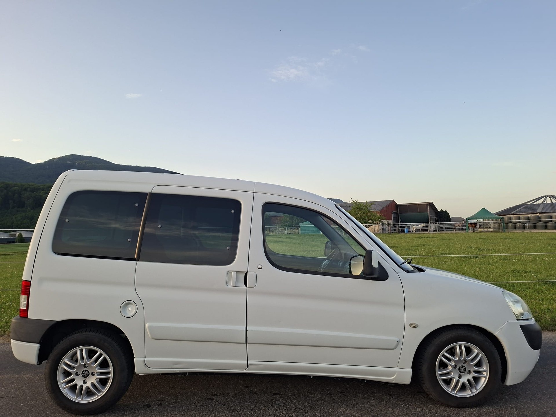 PEUGEOT Partner 1.6 HDI XT Plus-image-5
