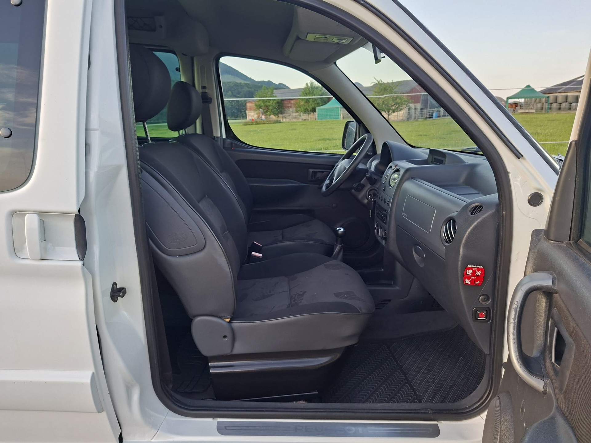 PEUGEOT Partner 1.6 HDI XT Plus-image-7