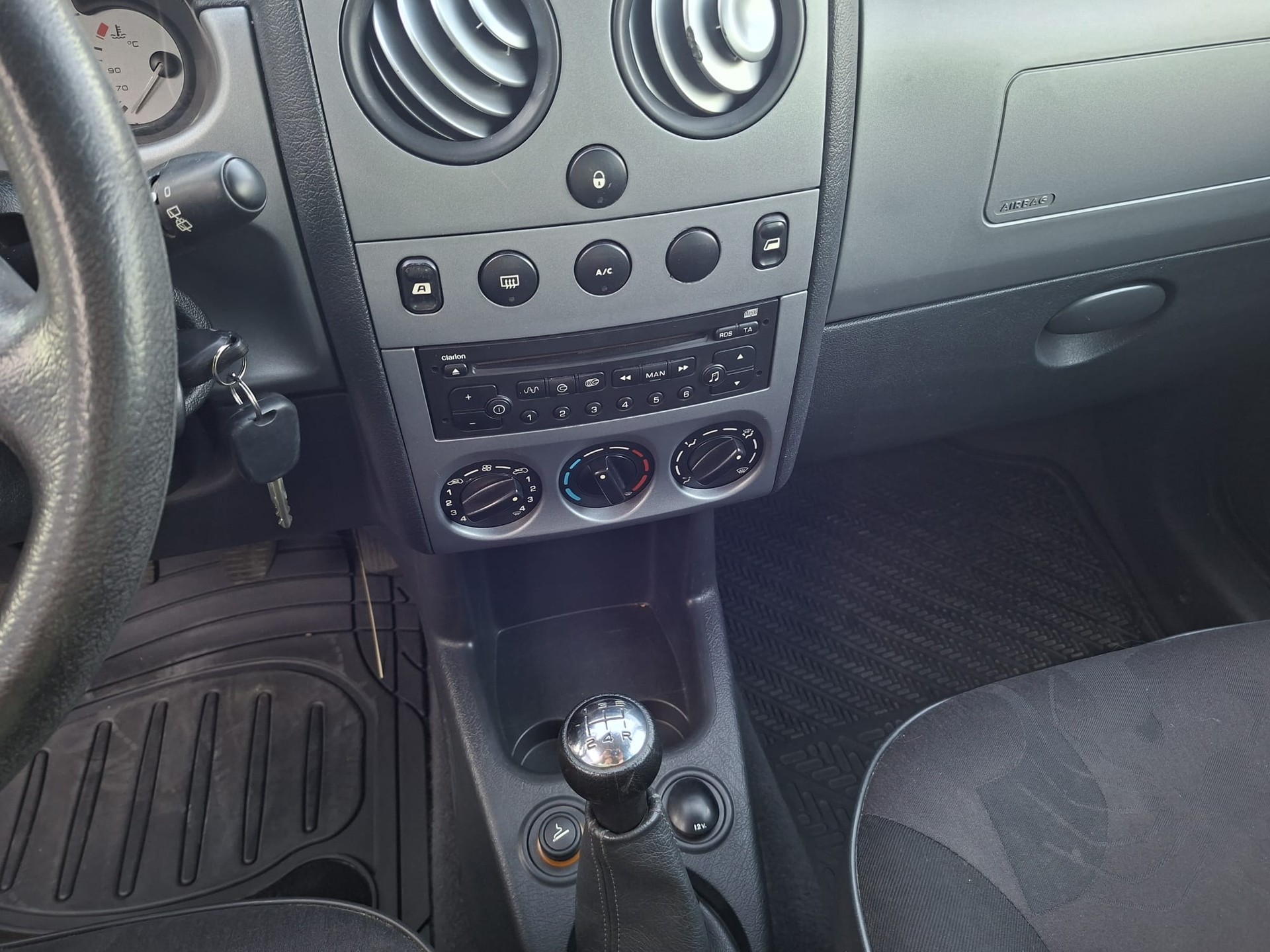 PEUGEOT Partner 1.6 HDI XT Plus-image-9