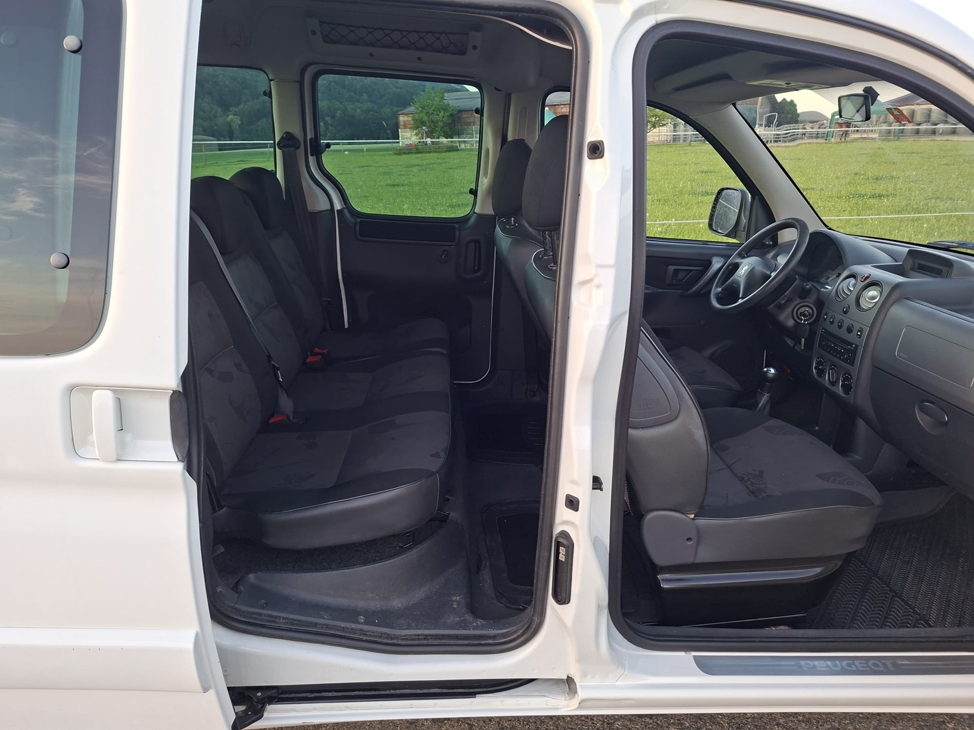 PEUGEOT Partner 1.6 HDI XT Plus-image-6
