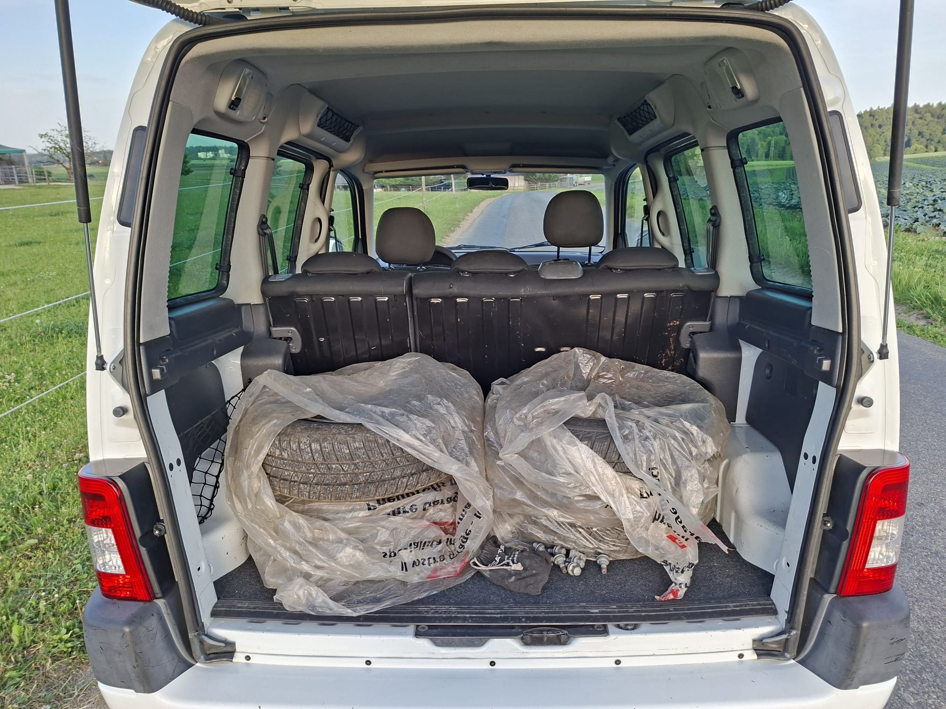 PEUGEOT Partner 1.6 HDI XT Plus-image-13