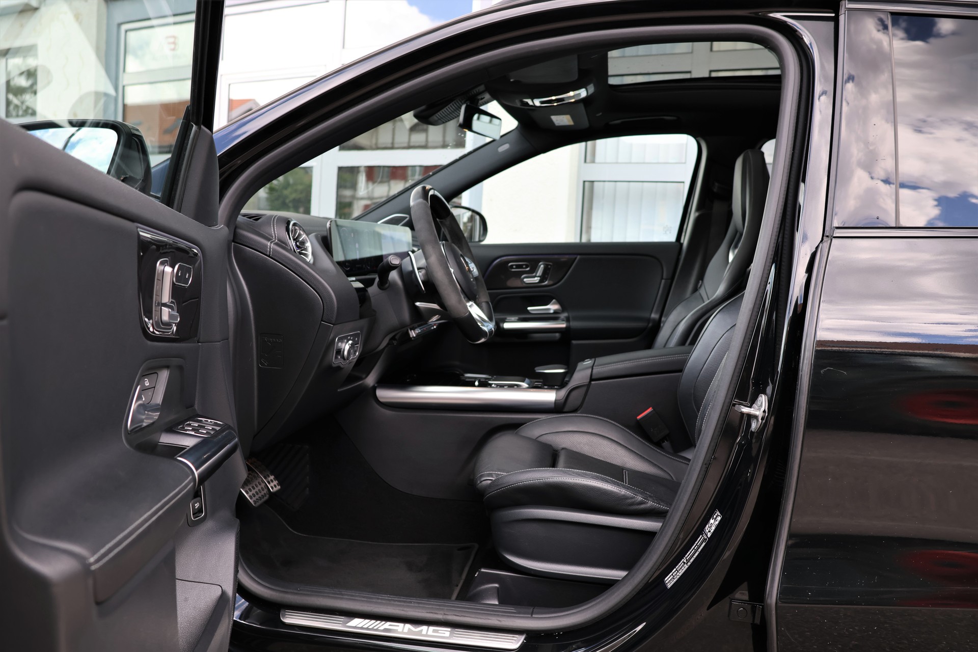 MERCEDES-BENZ GLA 45 S AMG 4Matic+ 8G-Speedshift DCT (CH)-image-9