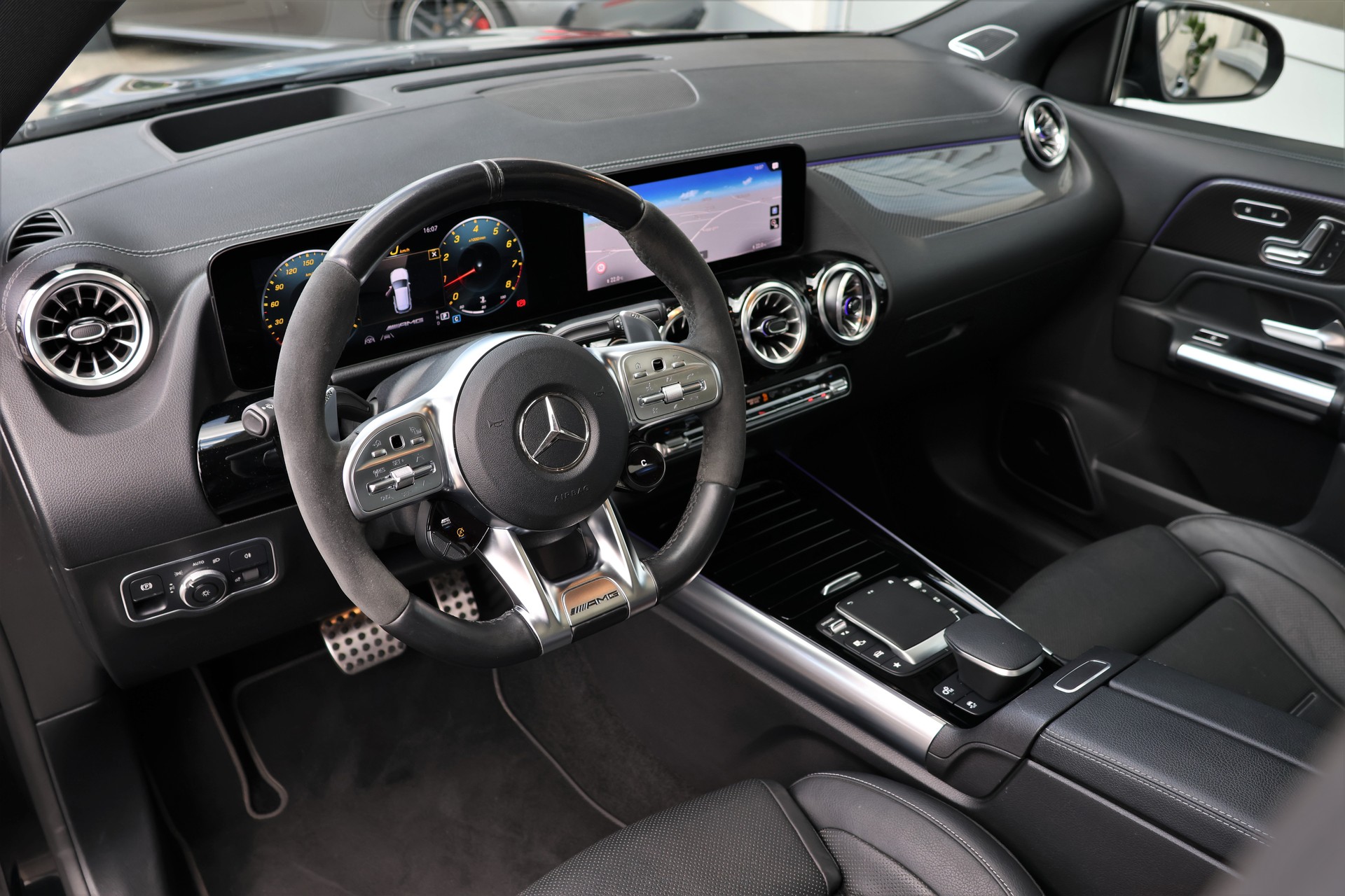 MERCEDES-BENZ GLA 45 S AMG 4Matic+ 8G-Speedshift DCT (CH)-image-10