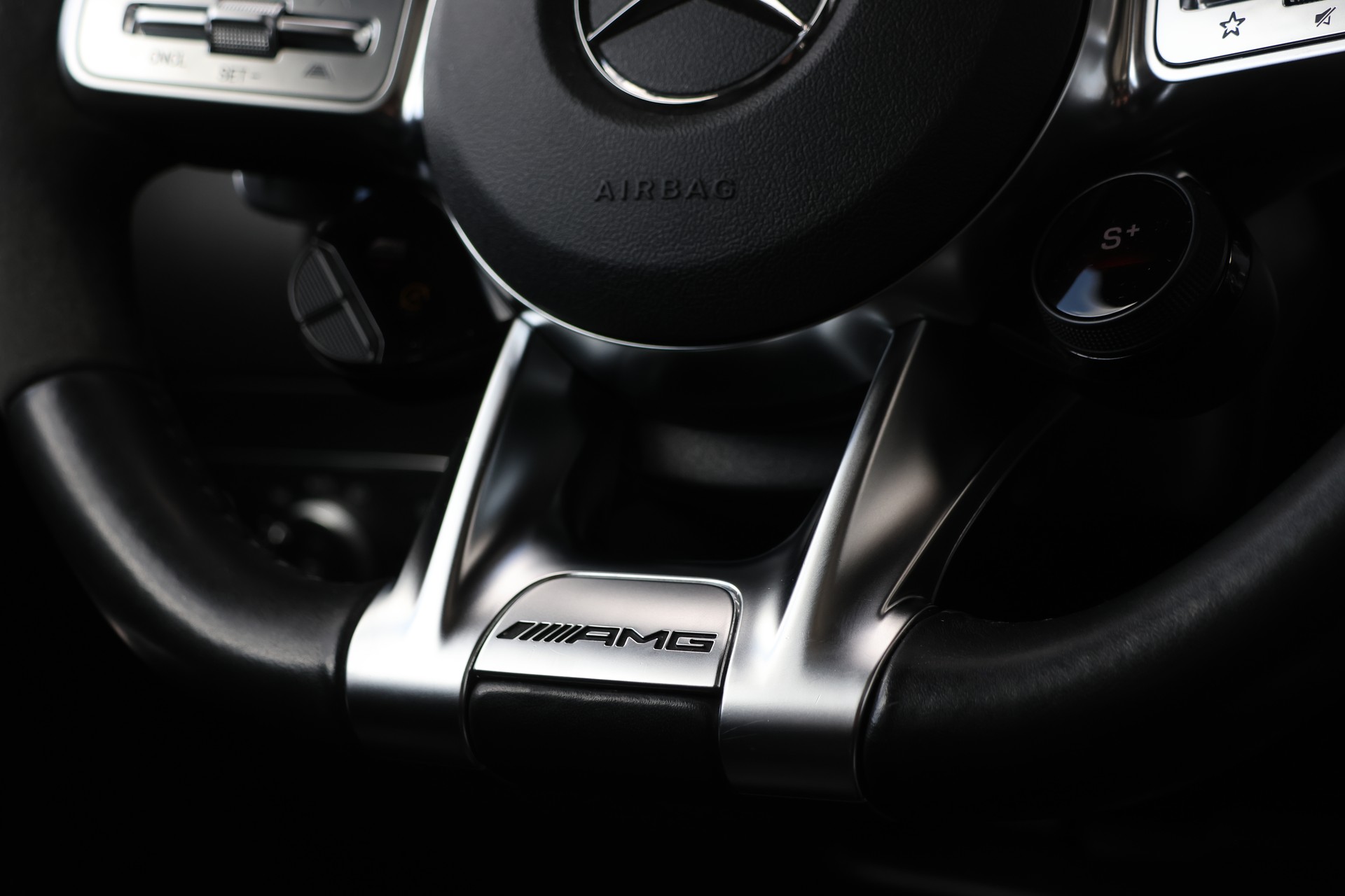MERCEDES-BENZ GLA 45 S AMG 4Matic+ 8G-Speedshift DCT (CH)-image-18