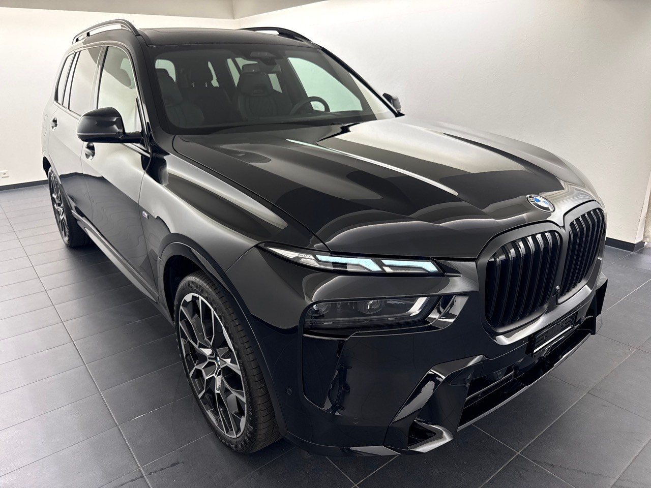 BMW X7 xDr 48 40d M Sport Pro Inkl. AHK&Standheizung-showroom-element-3