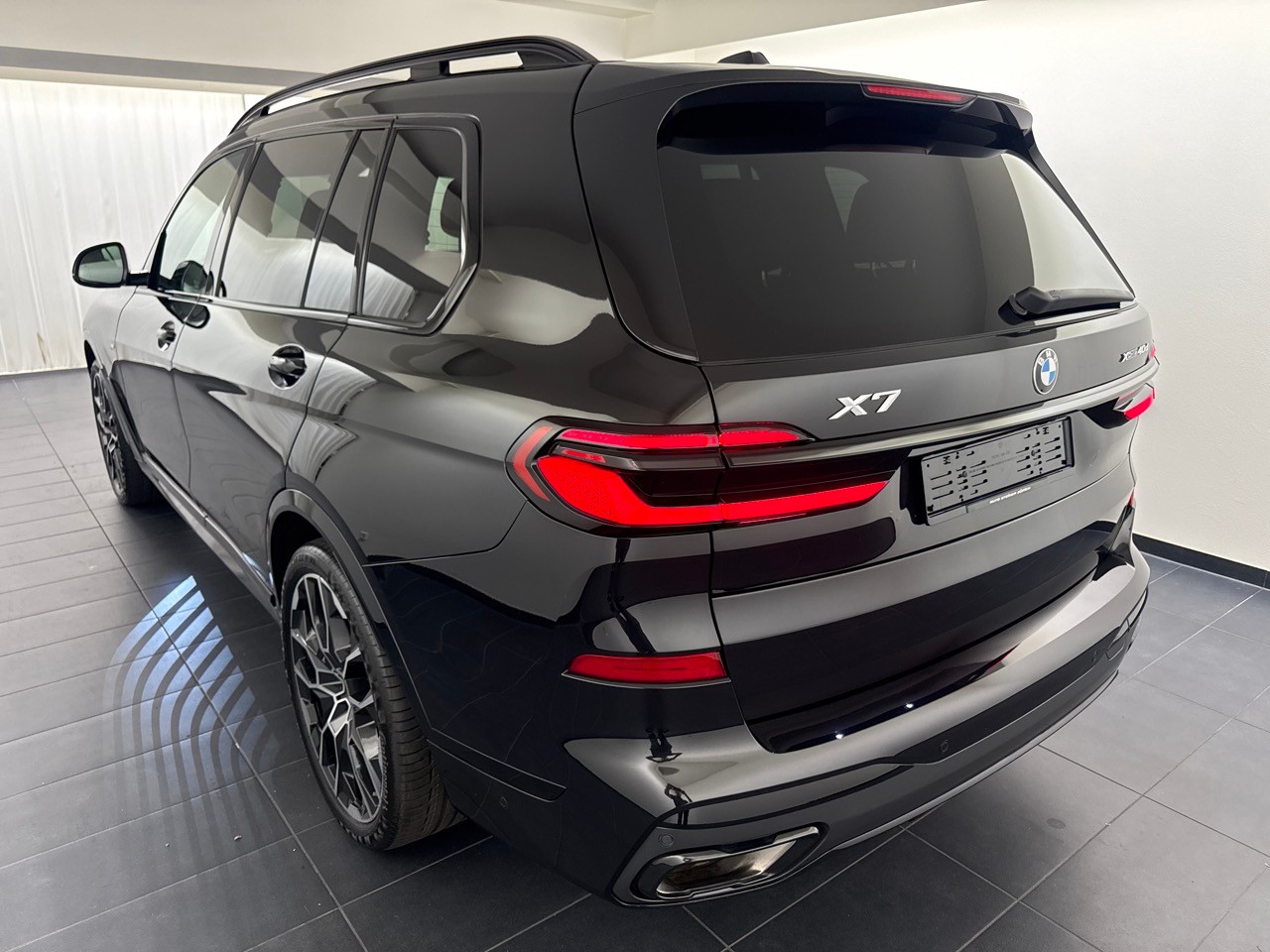 BMW X7 xDr 48 40d M Sport Pro Inkl. AHK&Standheizung-showroom-element-1