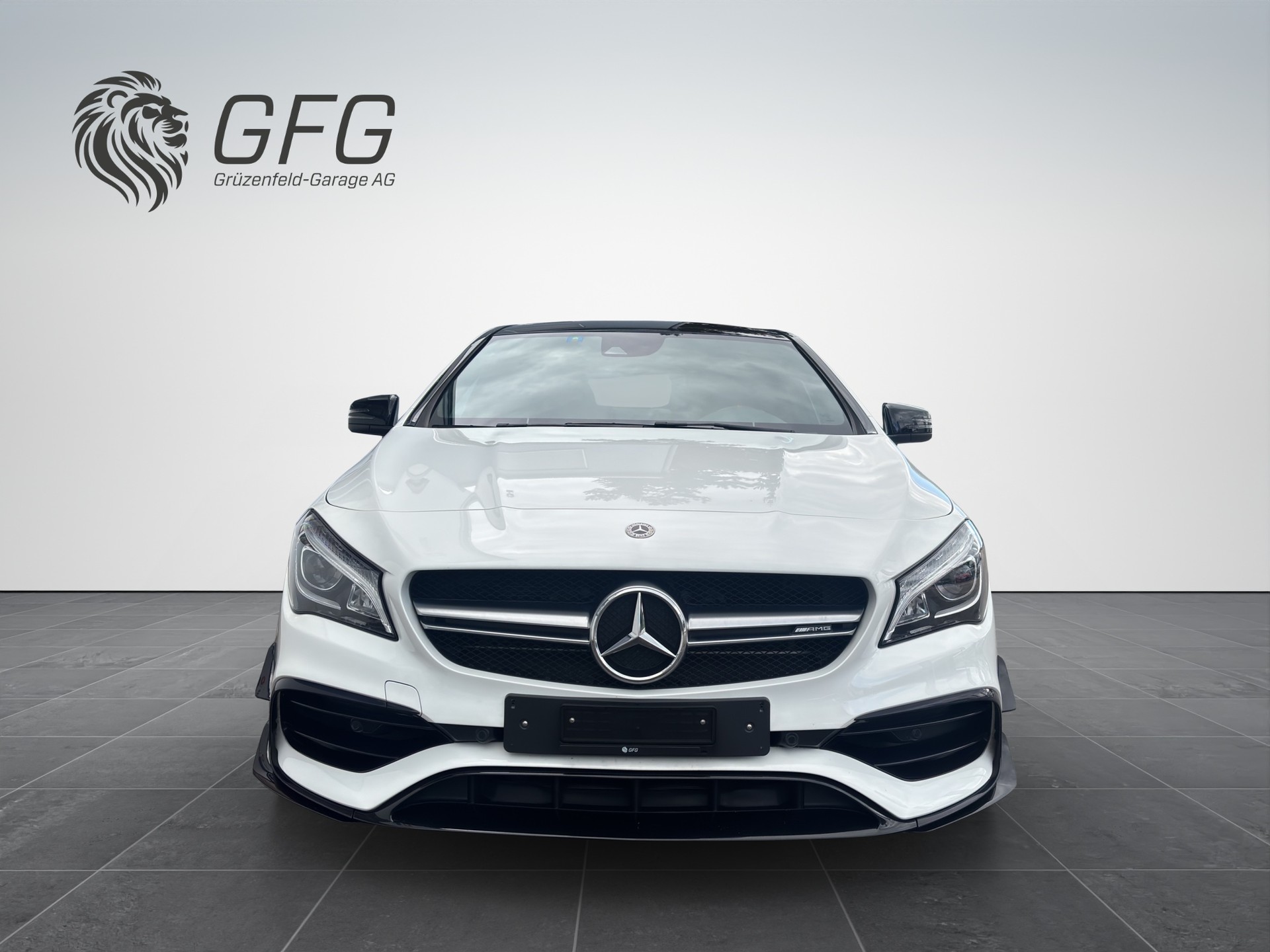 MERCEDES-BENZ CLA-Klasse C117 CLA 45 AMG 4m-showroom-element-1