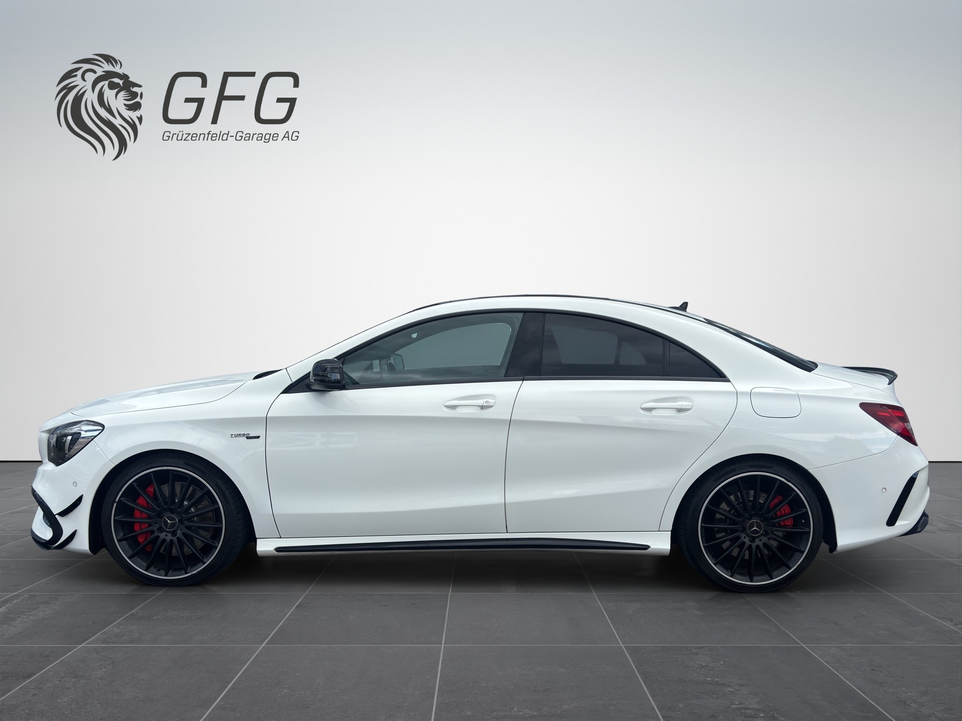 MERCEDES-BENZ CLA-Klasse C117 CLA 45 AMG 4m-showroom-element-2