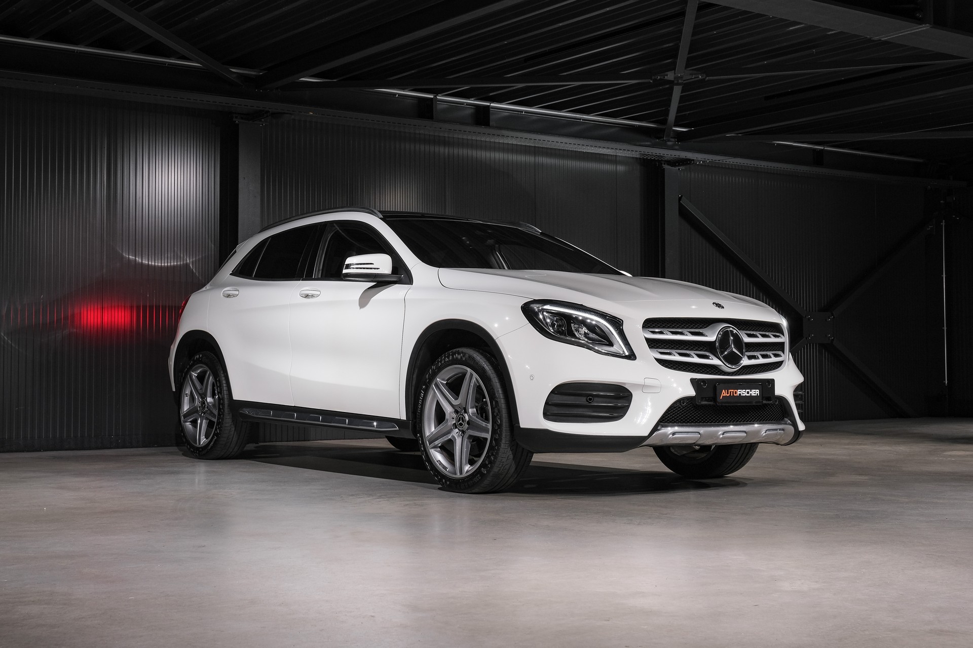 MERCEDES-BENZ GLA 220 AMG Line 4Matic 7G-DCT-image-4